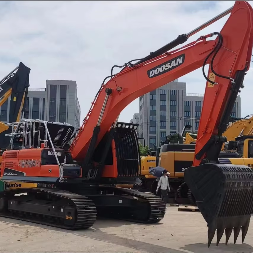 used doosan dx300 hydraulic excavator korea made second hand hydraulic digging machinery dx260 dx225 dx340 for sale in China