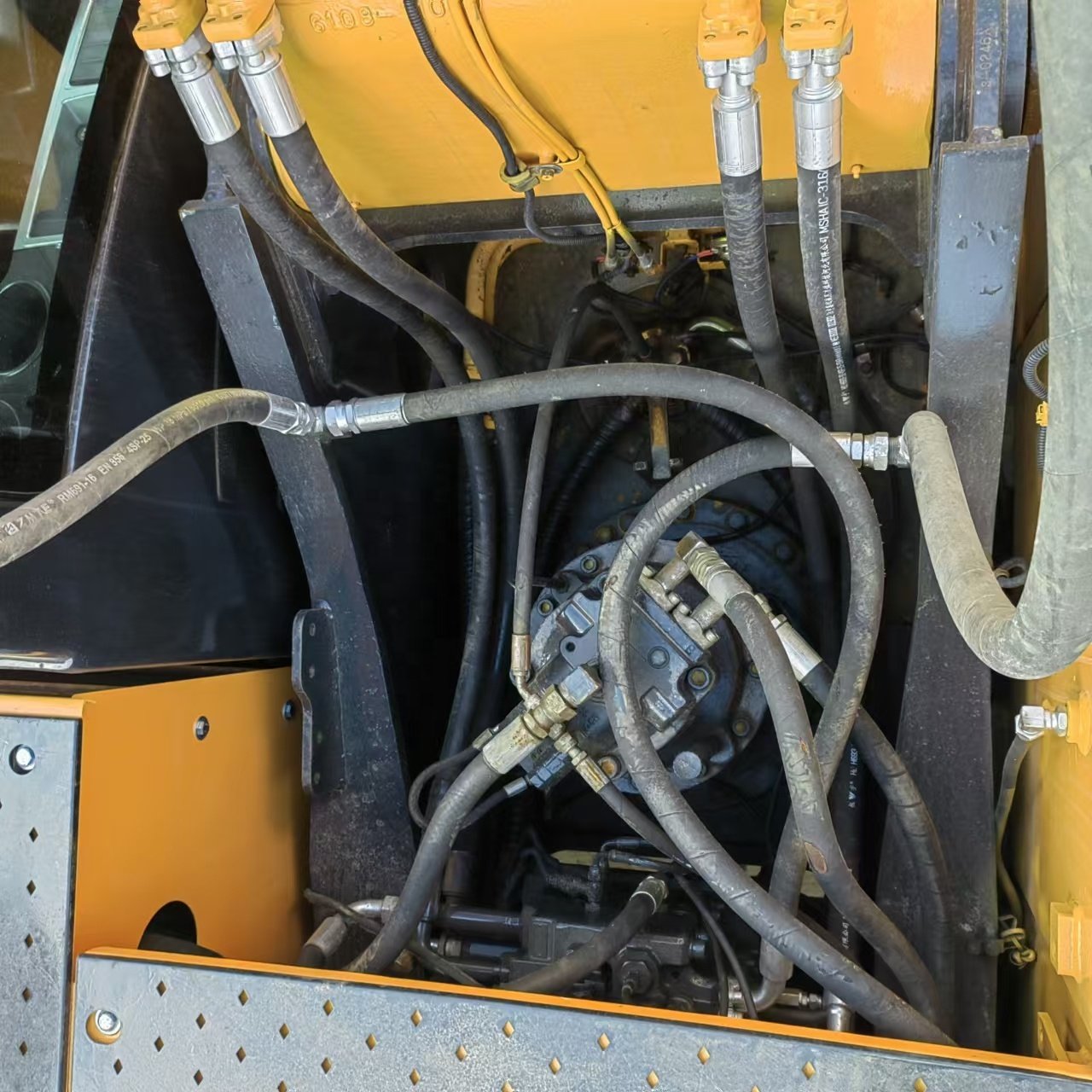 Used Hyundai R305LC-9S 30 Ton Large Crawler Excavator Mining & Earthmoving Machine