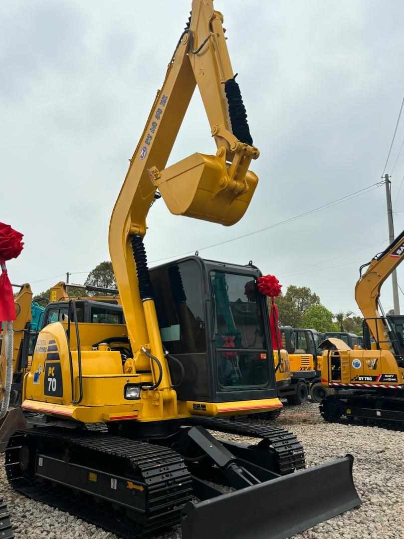 used excavator used mini excavator KOMATSU original 7ton PC70 small excavator earth moving machinery