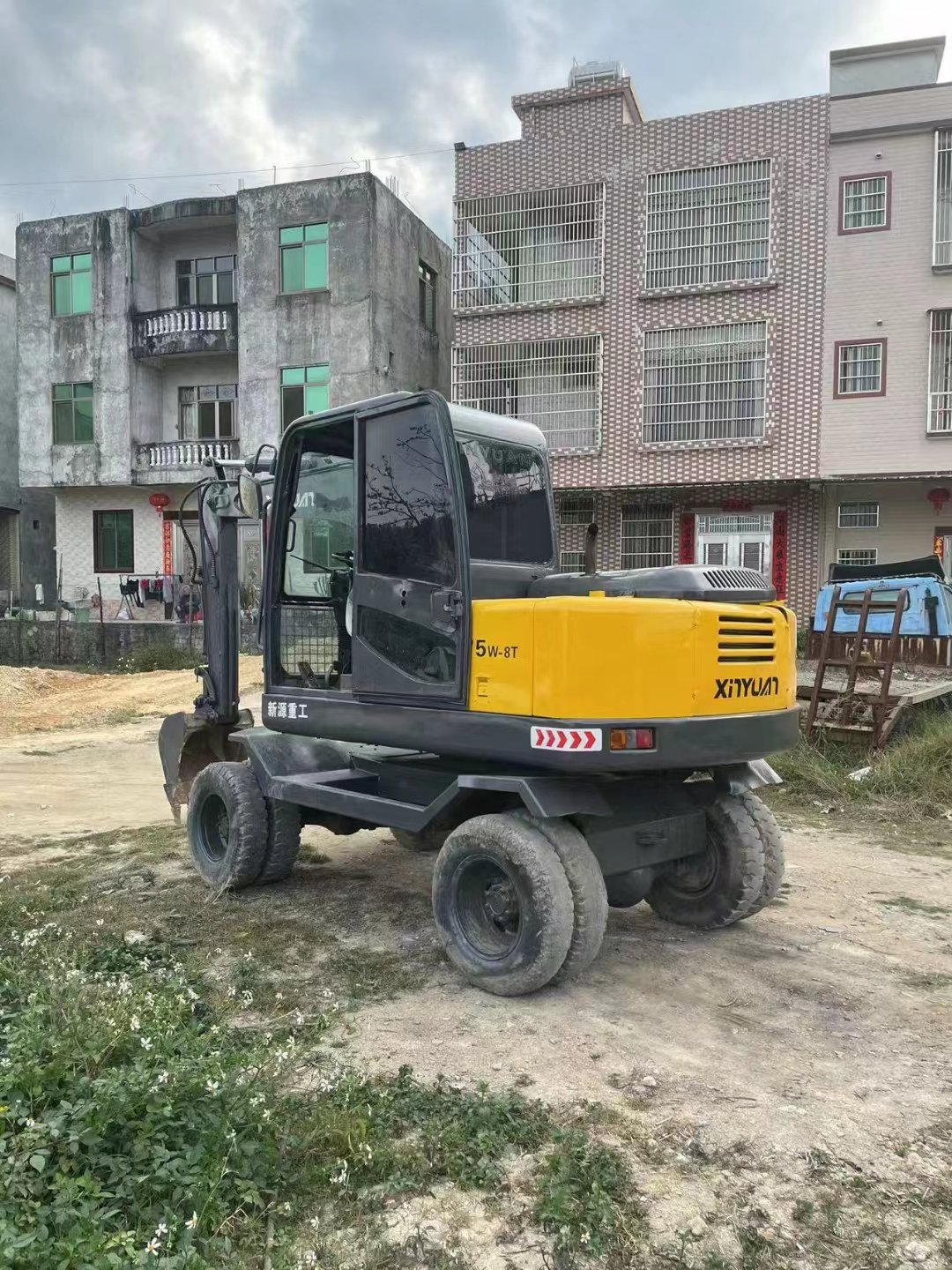 used engineering construction machinery used wheel excavator 7.5ton B75w-8t chinese excavator for sale