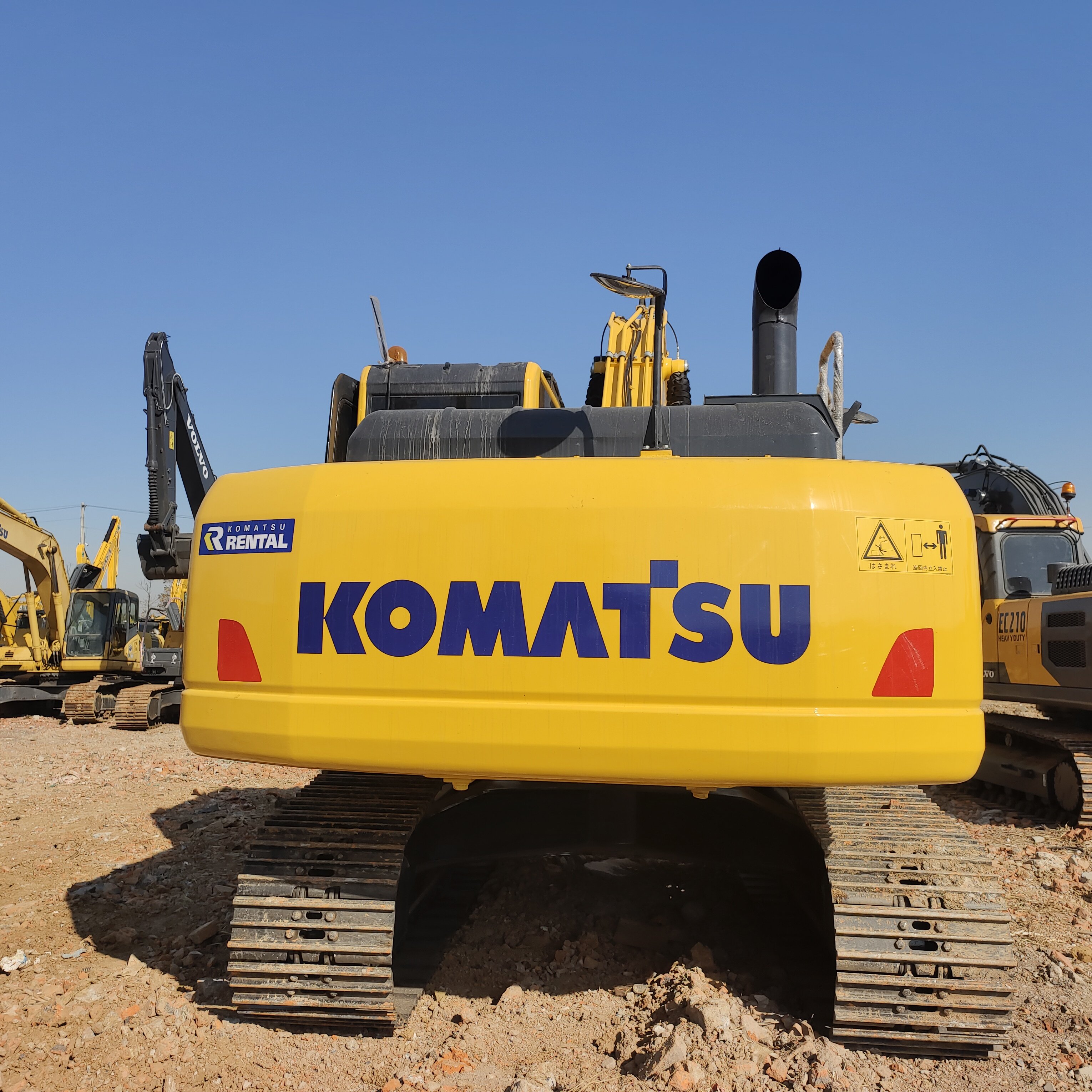 Many Komatsu PC200 popular used machinery with cheap price