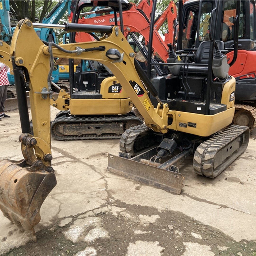 Cheap small Used CAT 301.7D 1.7TON Hydraulic Mini Digger Crawler Mini Excavators For Sale in China