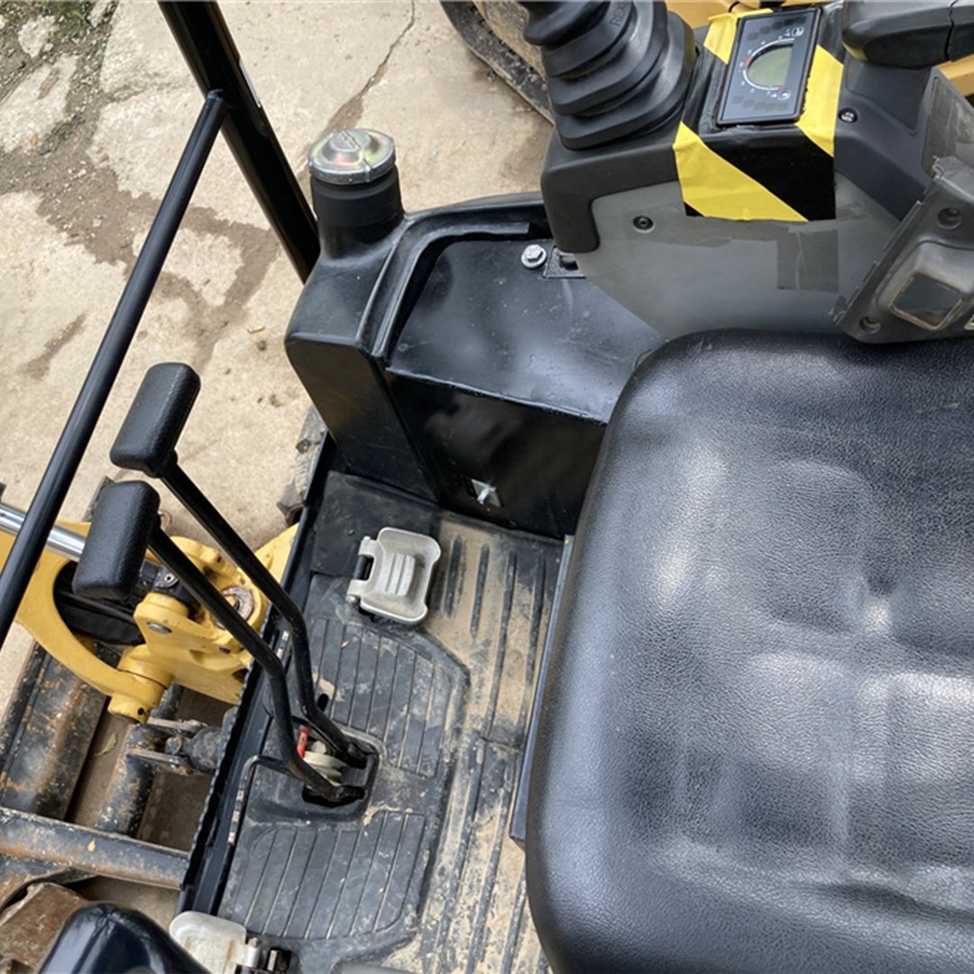 Cheap small Used CAT 301.7D 1.7TON Hydraulic Mini Digger Crawler Mini Excavators For Sale in China