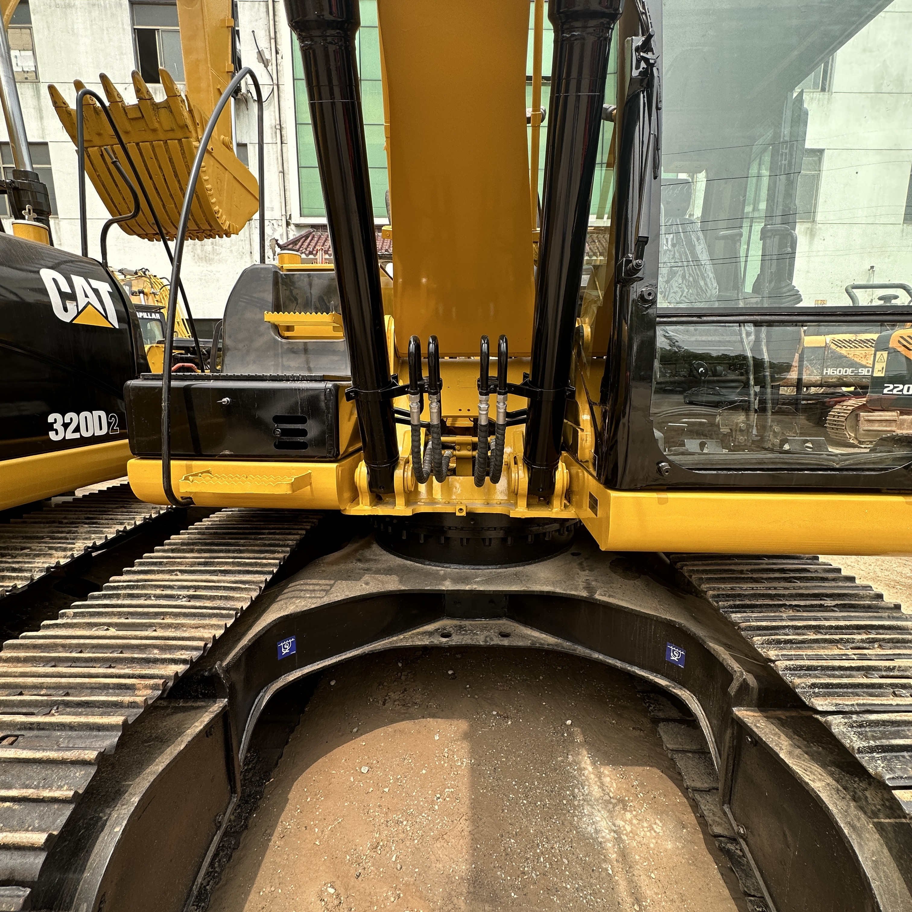 Best selling Japan Used CAT 320D Excavator Caterpillar 320D Crawler Excavator 20tons machine