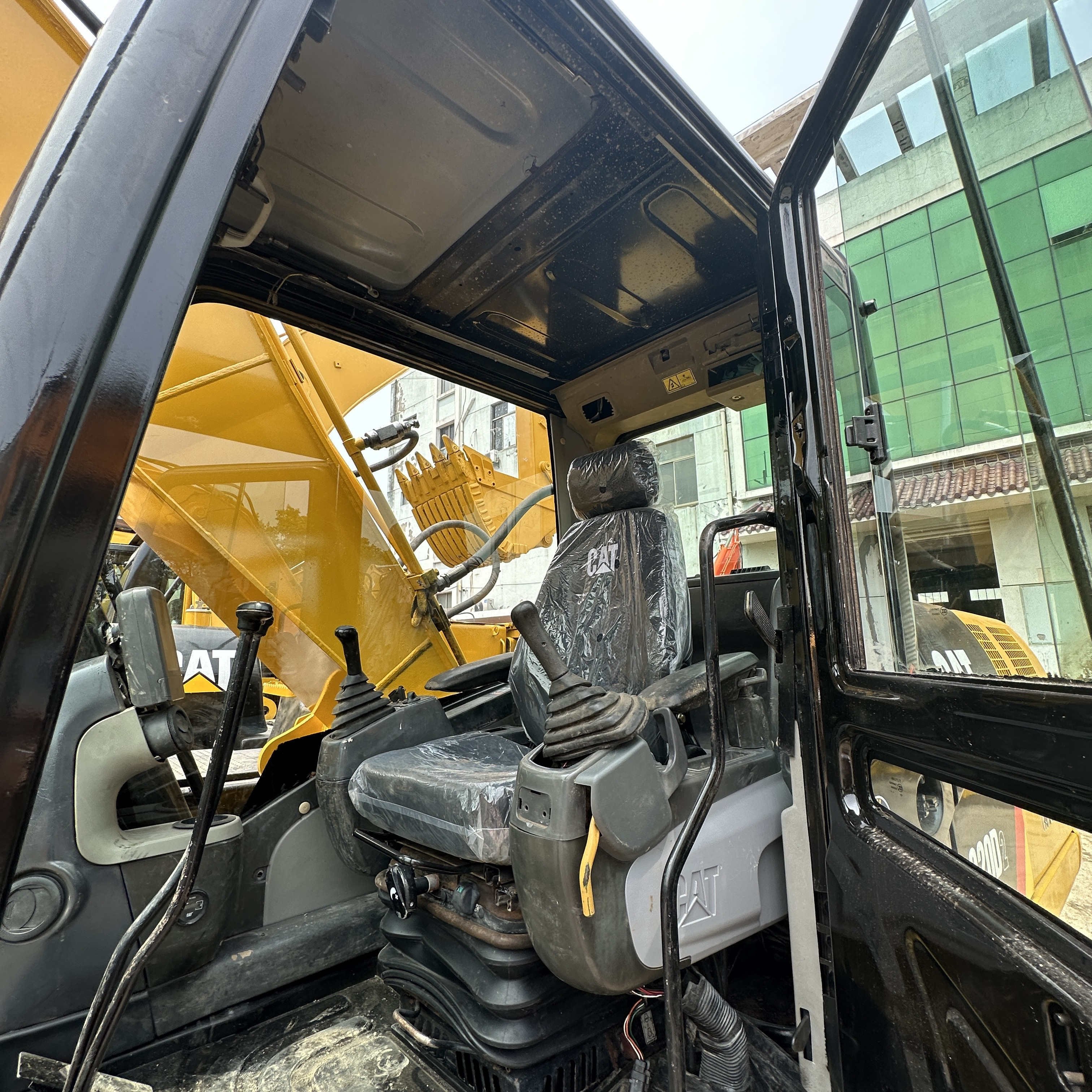 Best selling Japan Used CAT 320D Excavator Caterpillar 320D Crawler Excavator 20tons machine