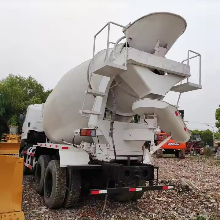 HINO 700 Concrete Mixer Truck Concrete Mixer Going For Very Awesome Prices