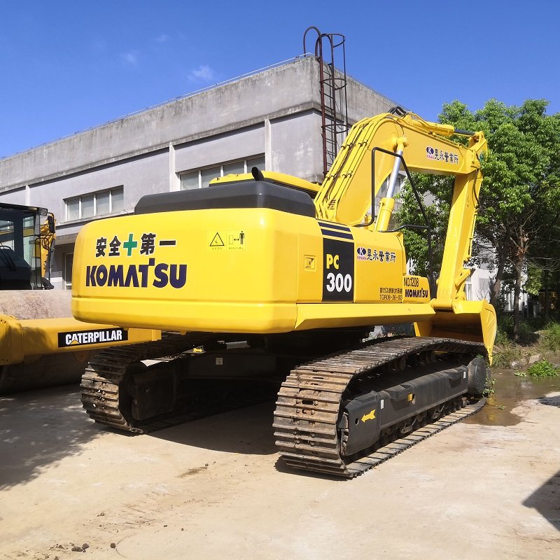 High efficiency used komatsu excavator komatsu pc300 400 450 in shanghai for sale used excavator machine pc300-7 used excavators