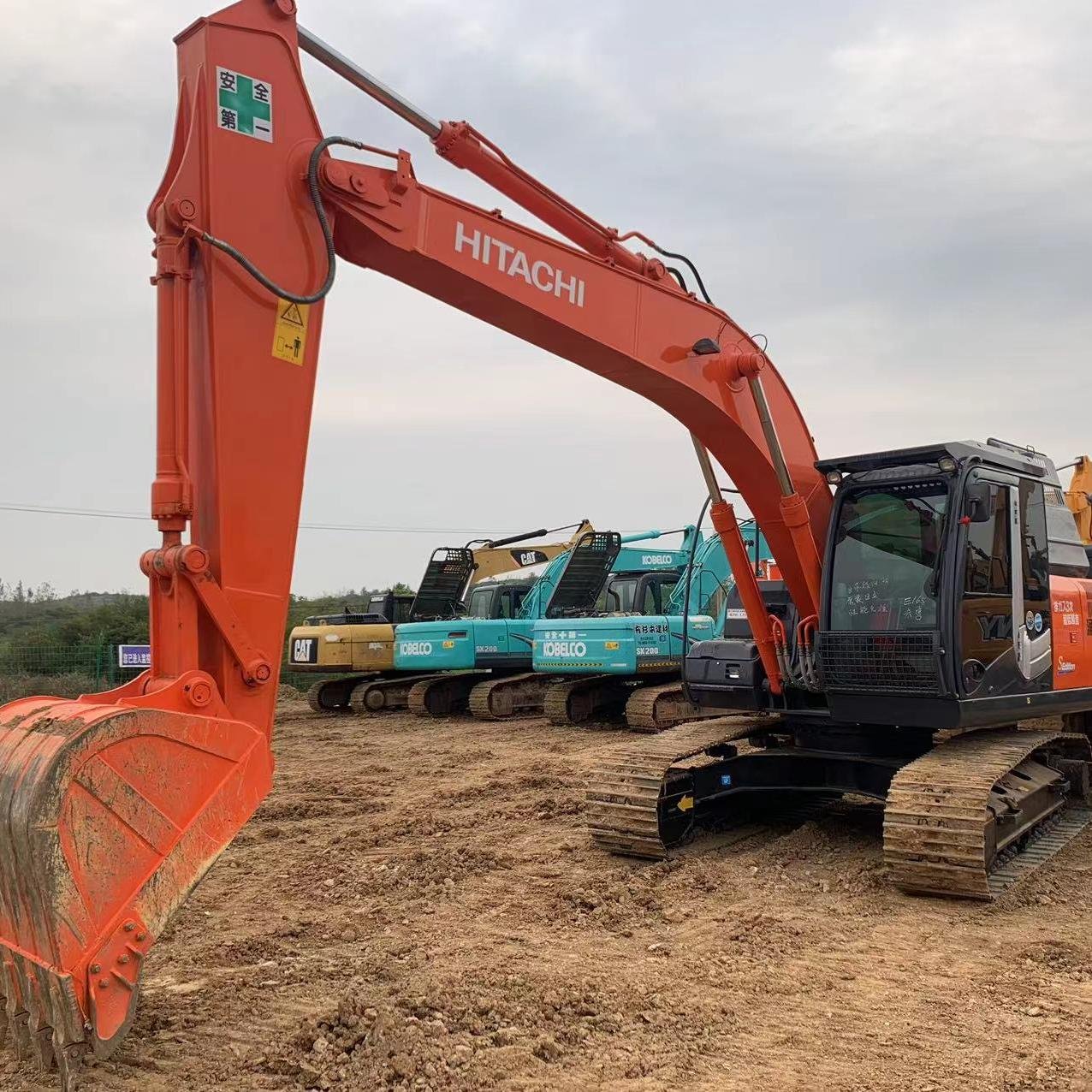 Almost new Hitachi 20TON ZX200 used excavator