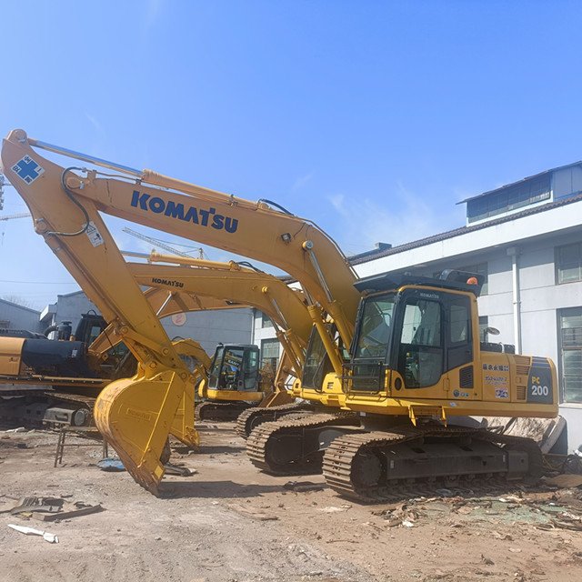 Used PC 200 tractors second hand komatsu PC200 PC300 PC400 machinery sales in China