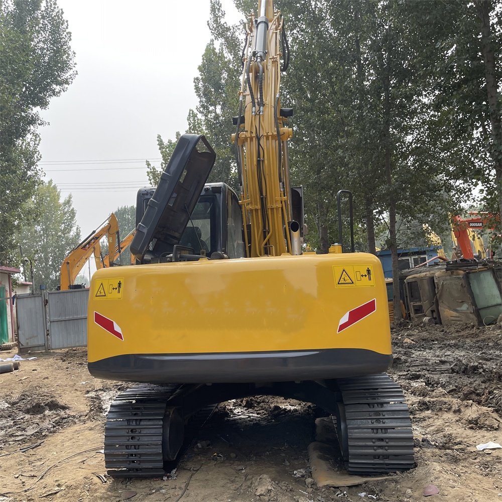 Used Chinese HOT Excavators Secondhand Crawler XE135D Digger Excavator for sale