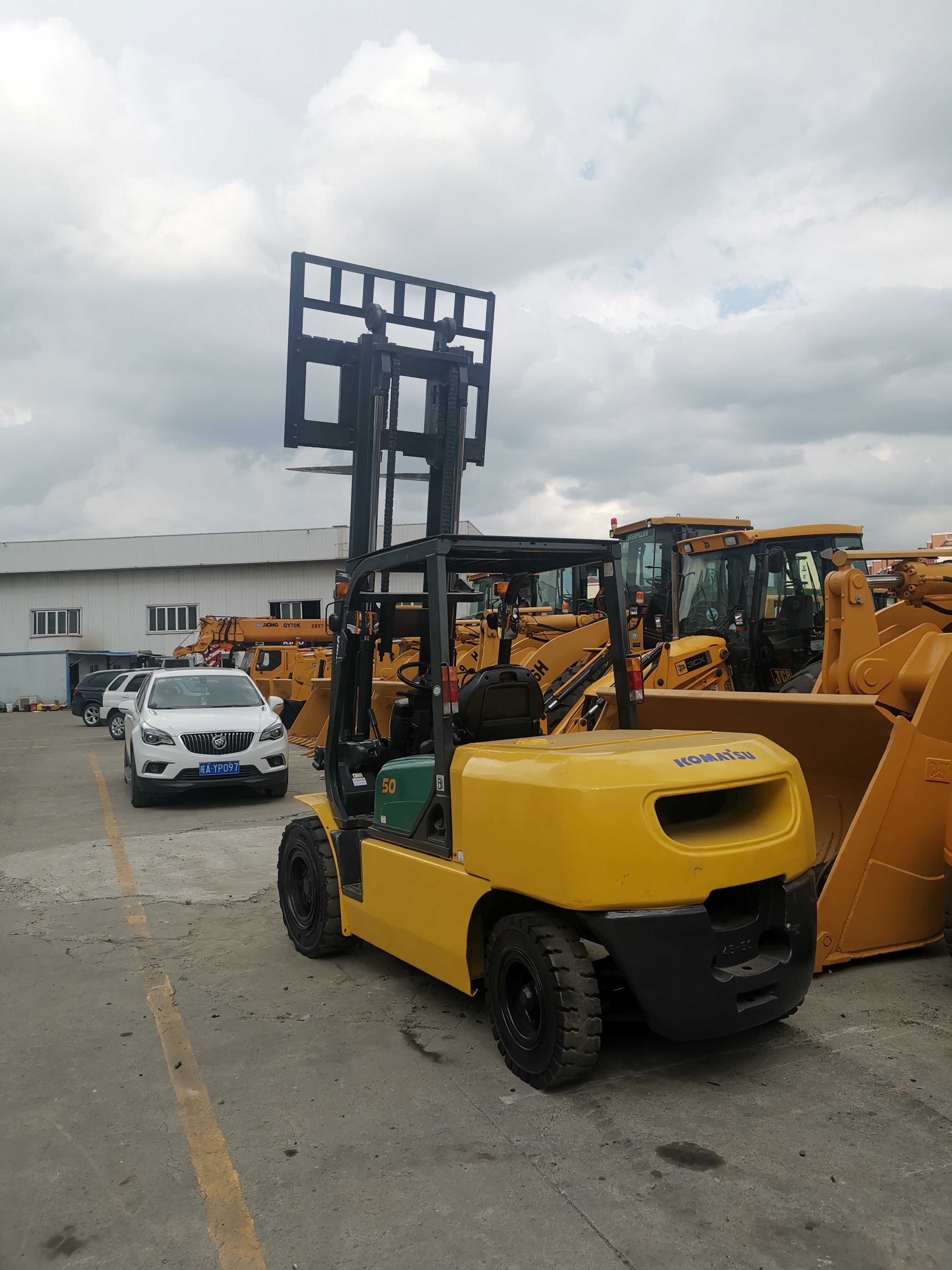 original japan used forklift KOMATSU FD50AT on sale with low working hours cheap price construction machine KOMATSU FD50AT