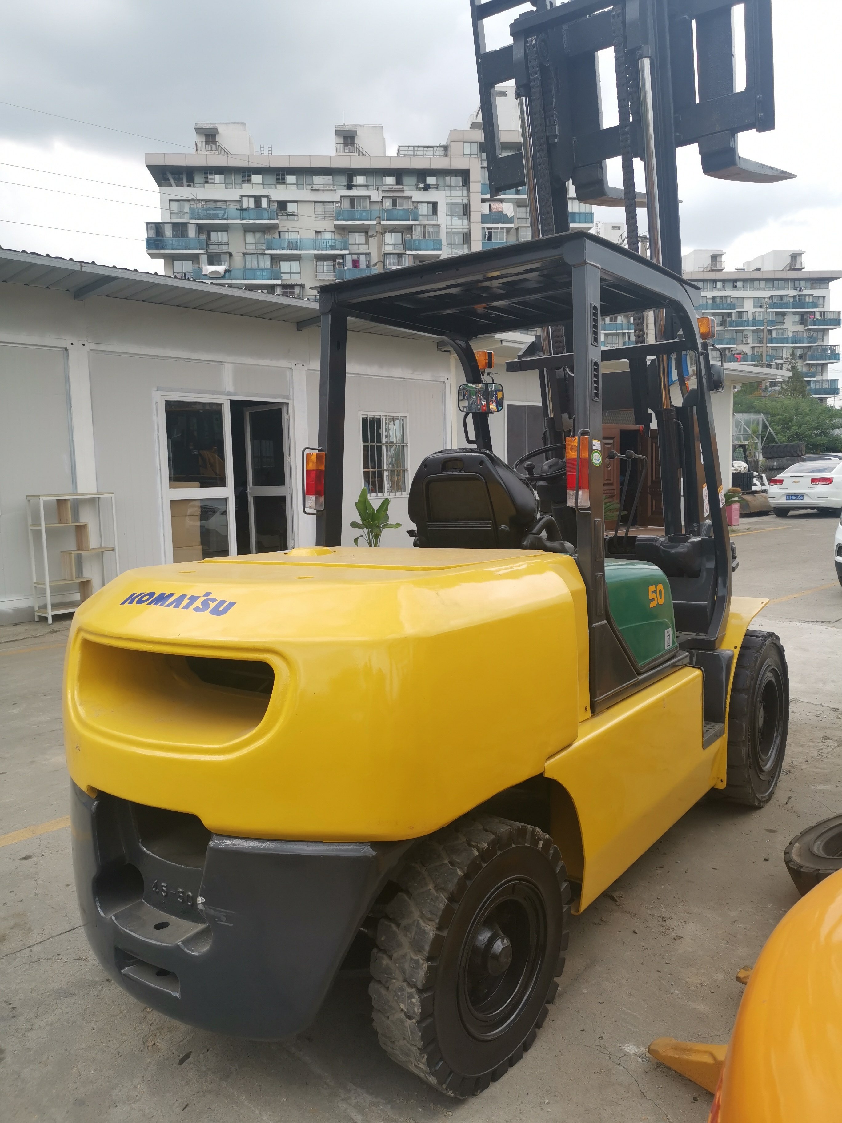 original japan used forklift KOMATSU FD50AT on sale with low working hours cheap price construction machine KOMATSU FD50AT