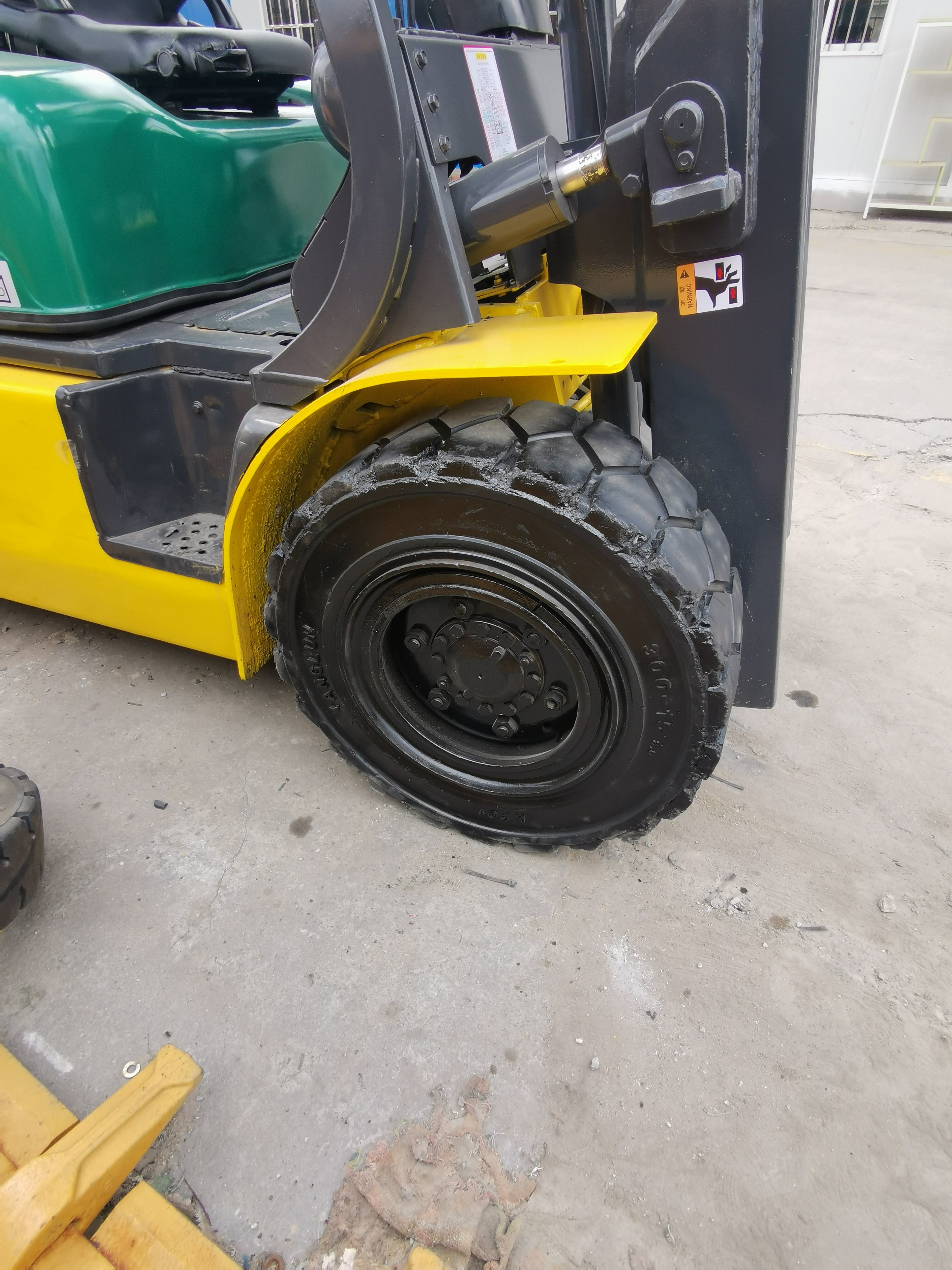 original japan used forklift KOMATSU FD50AT on sale with low working hours cheap price construction machine KOMATSU FD50AT
