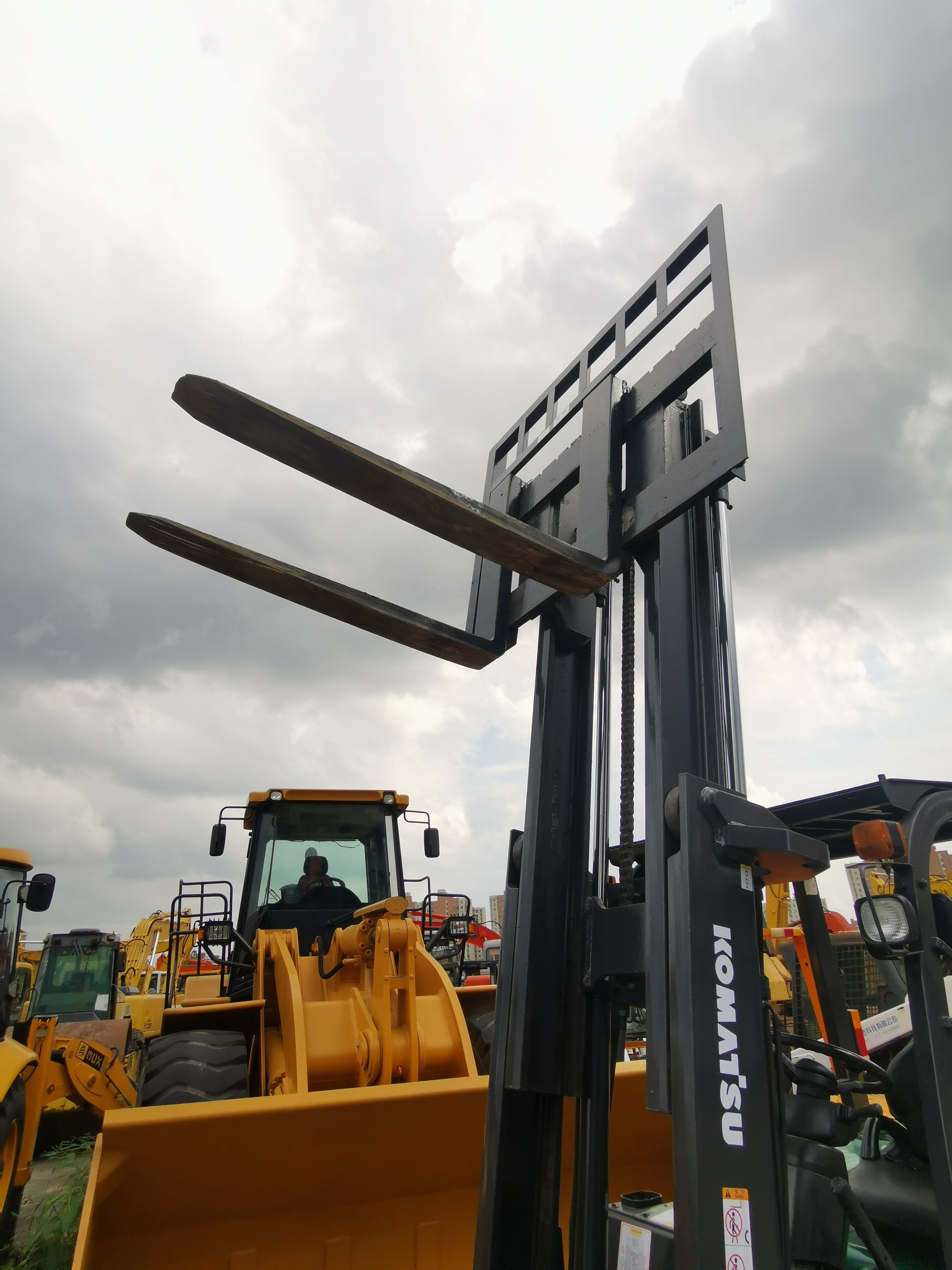 original japan used forklift KOMATSU FD50AT on sale with low working hours cheap price construction machine KOMATSU FD50AT