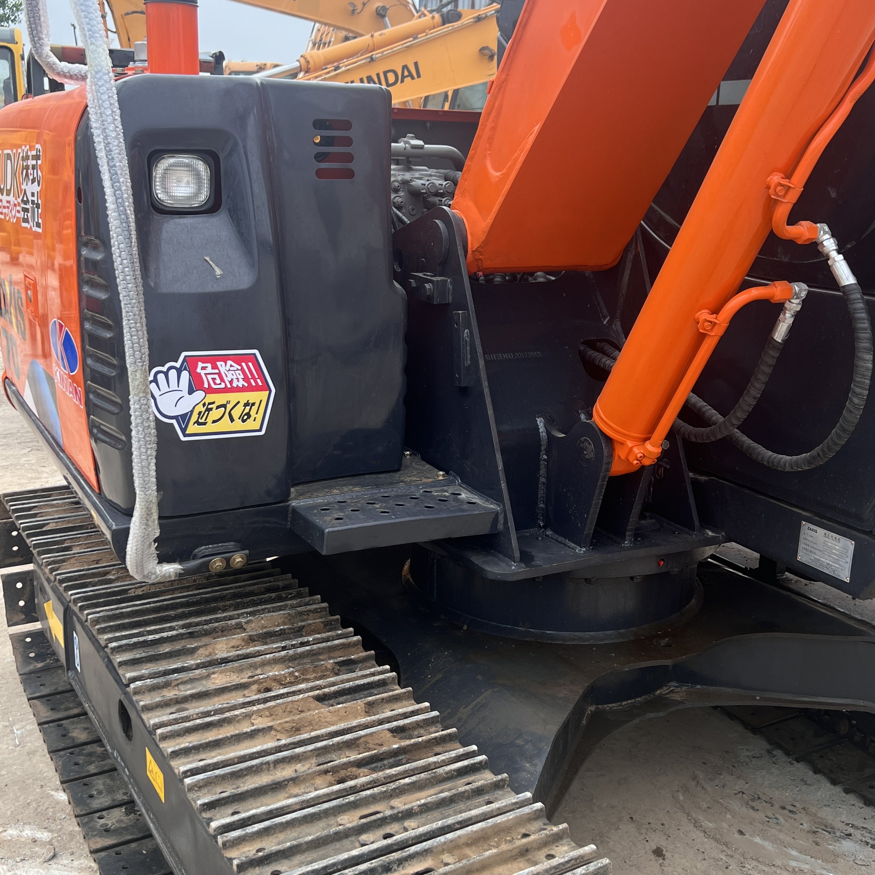 Used Hitachi ZAXIS60 excavator Japan original second hand ZX60 Medium excavator ZX60 ZX70 ZX120