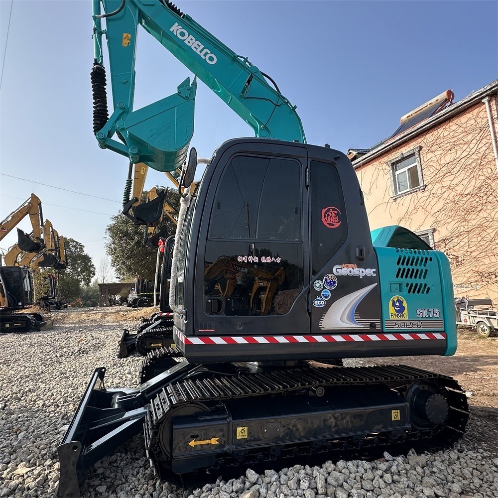 Japanese Original 7 Ton Mini Machinery Used Kobelco SK75 Small Excavator in Shanghai for Sale