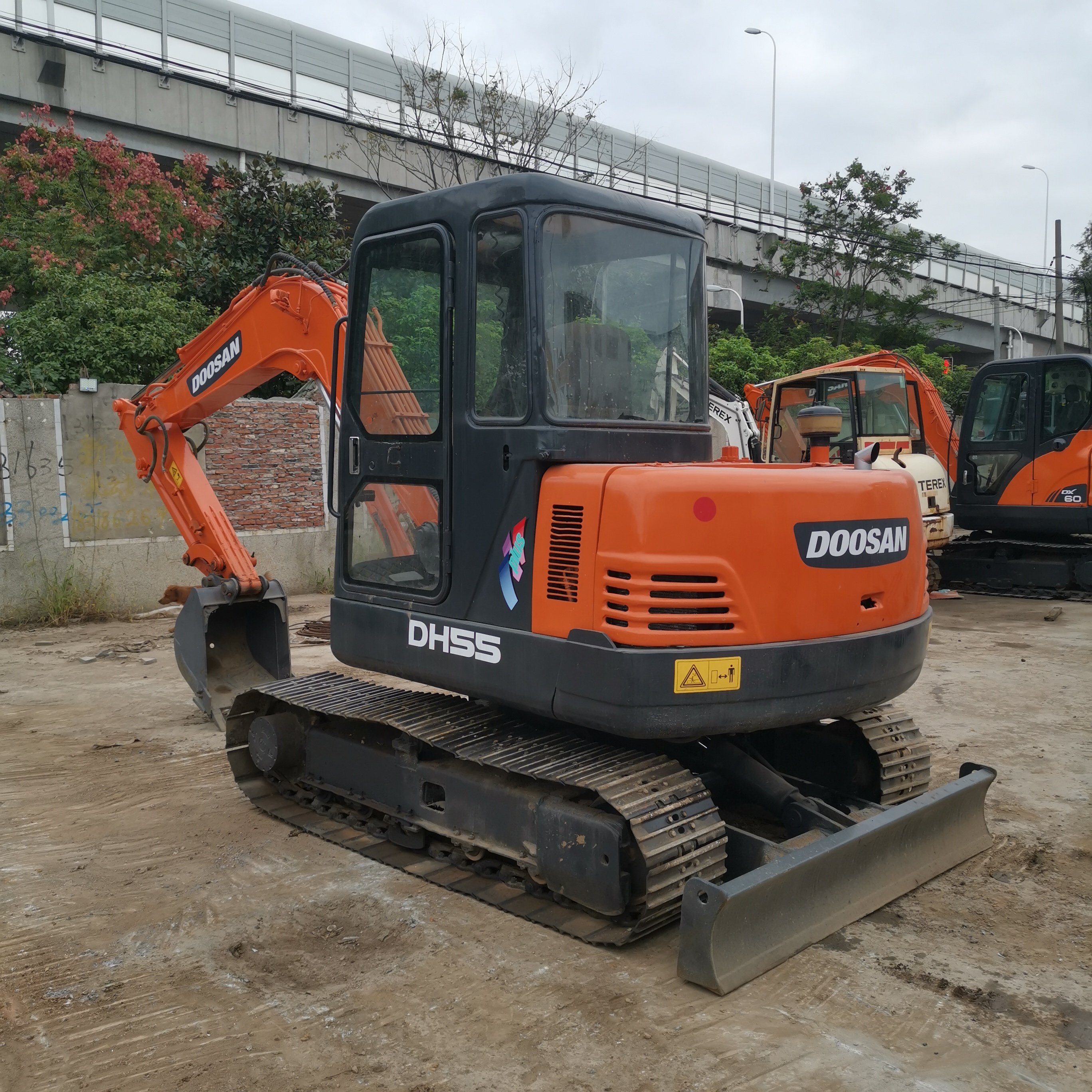 cheap price good quality Doosan dh 55 used excavator mini excavator 5 ton doosan dh55