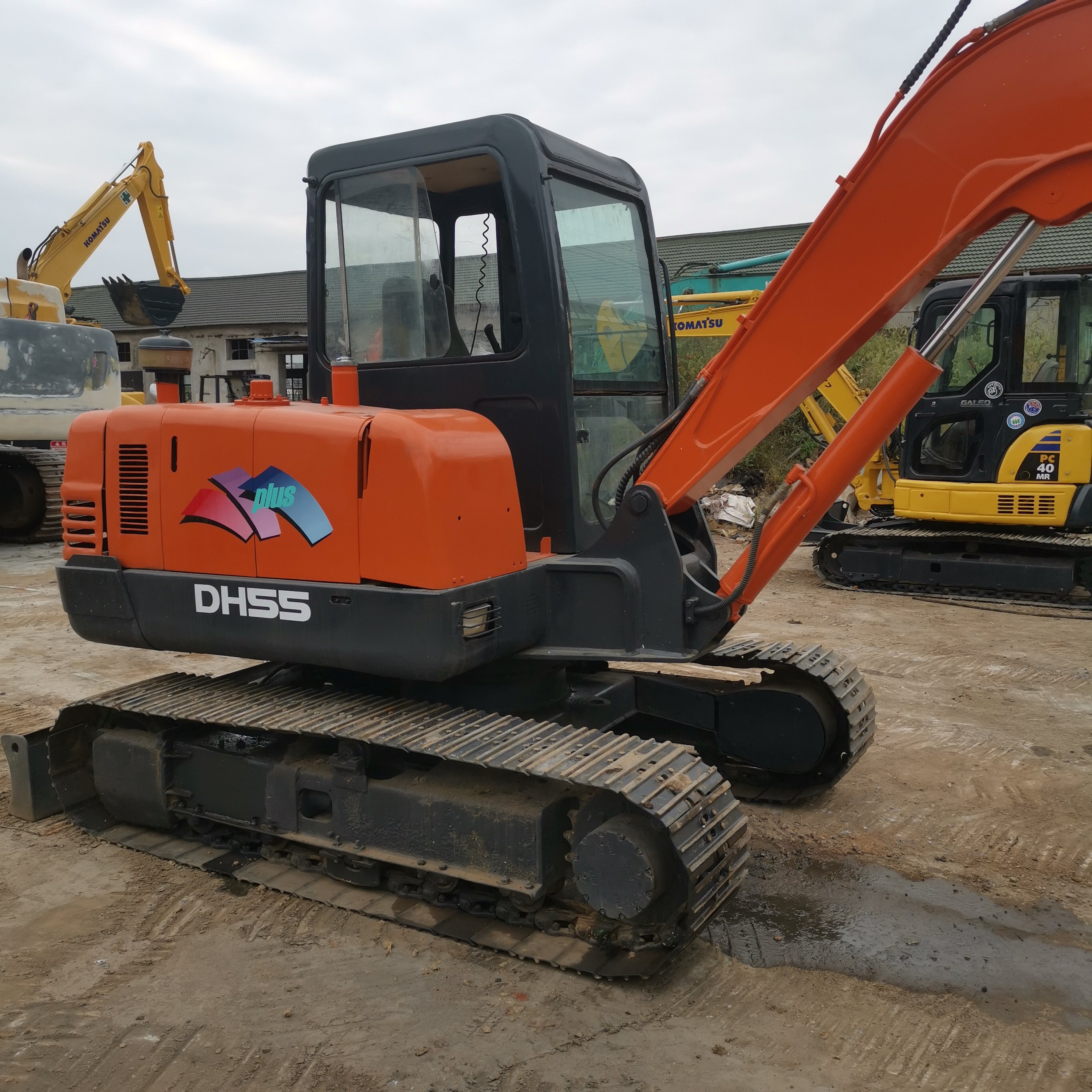 cheap price good quality Doosan dh 55 used excavator mini excavator 5 ton doosan dh55