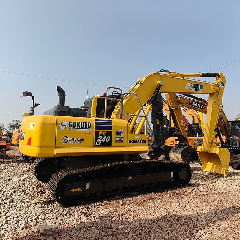 Japan used Komatsu PC240 PC240-8 medium excavator 24ton second hand Komatsu 240 240-8 earth moving digger construction machinery