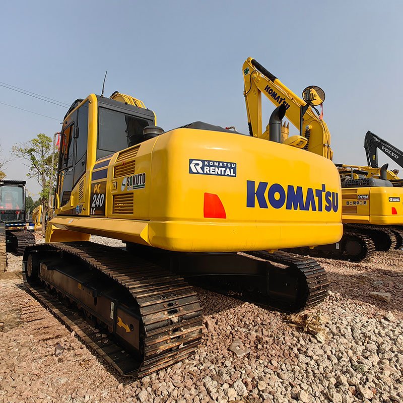 Japan used Komatsu PC240 PC240-8 medium excavator 24ton second hand Komatsu 240 240-8 earth moving digger construction machinery