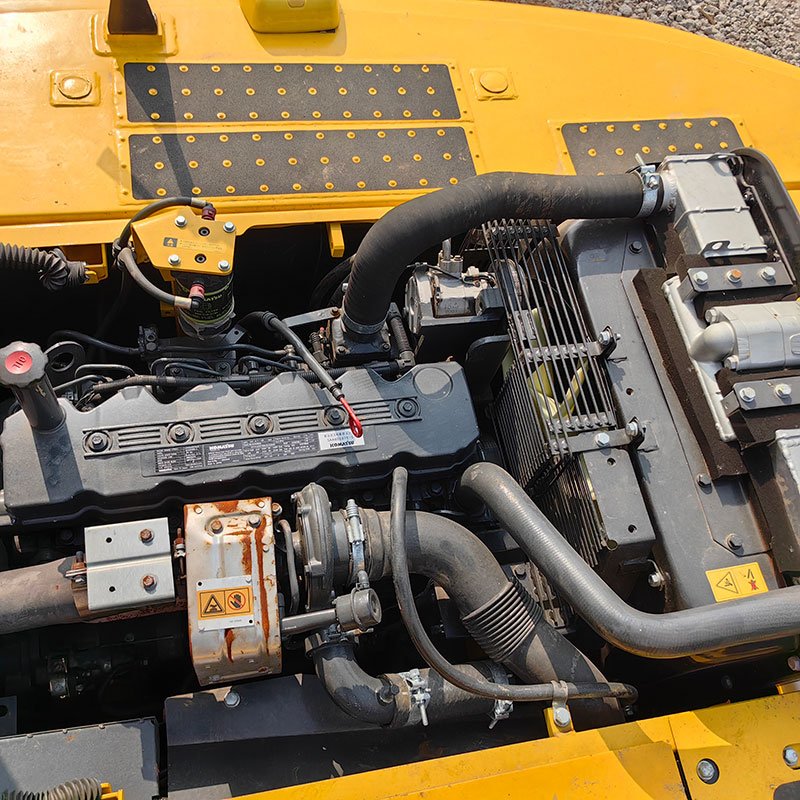 Japan used Komatsu PC240 PC240-8 medium excavator 24ton second hand Komatsu 240 240-8 earth moving digger construction machinery