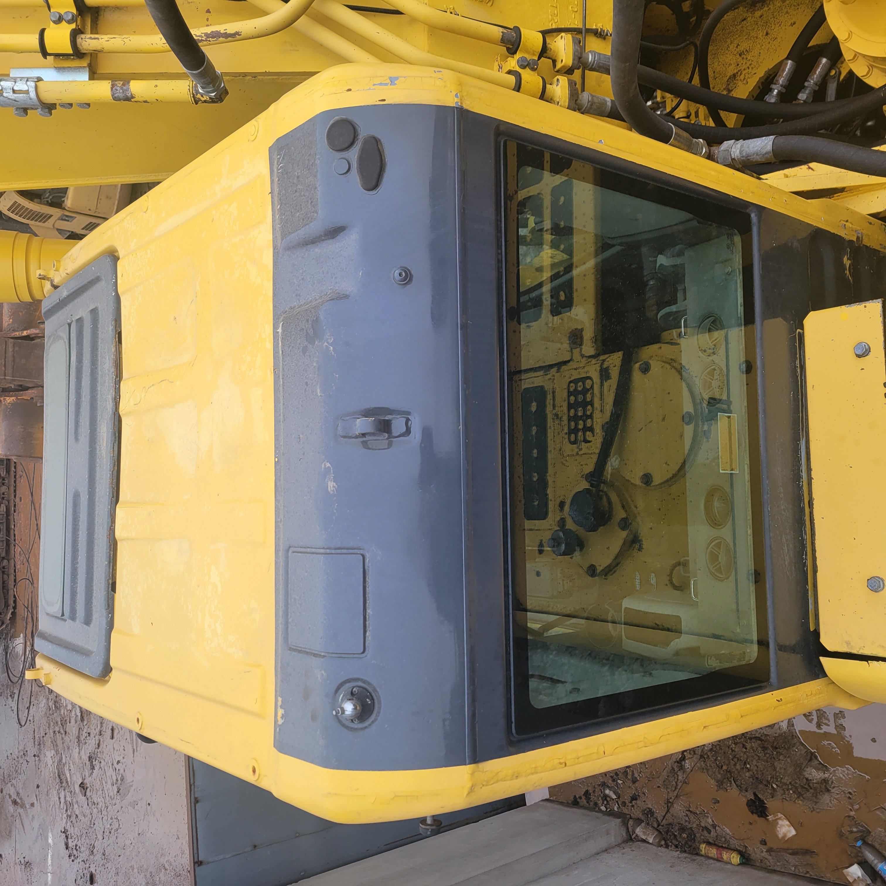 crawler excavator Komatsu PC400-8 used Japan construction machinery manufactured year 2018 for mining and other heavy duty work