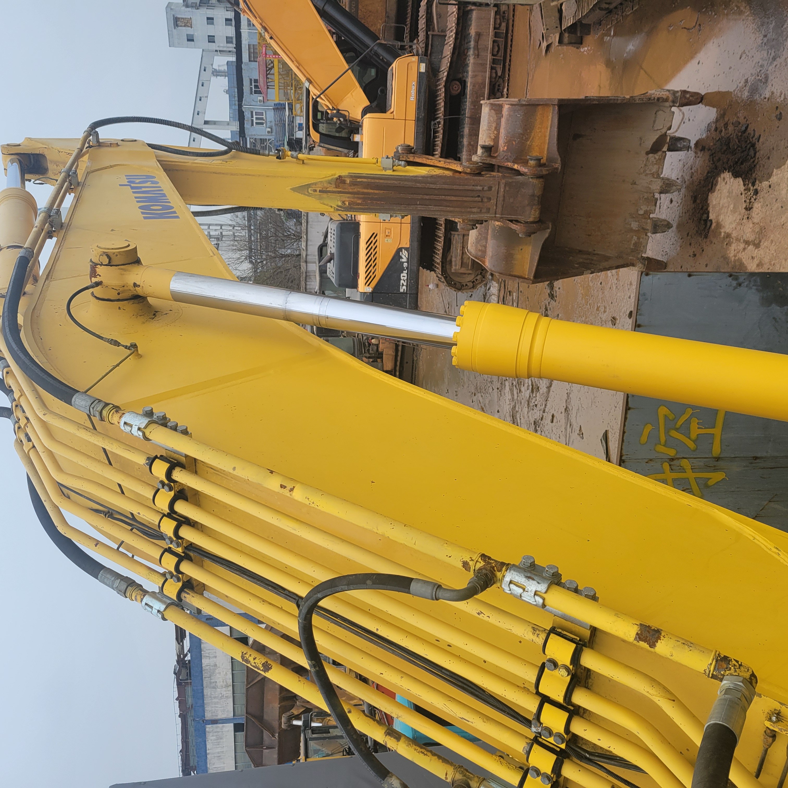 crawler excavator Komatsu PC400-8 used Japan construction machinery manufactured year 2018 for mining and other heavy duty work