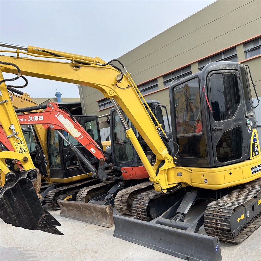 At a loss used komatsu excavator pc40 pc40mr control valve secondhand excavator pc40 pc40mr pc40-7 swing motor for sale