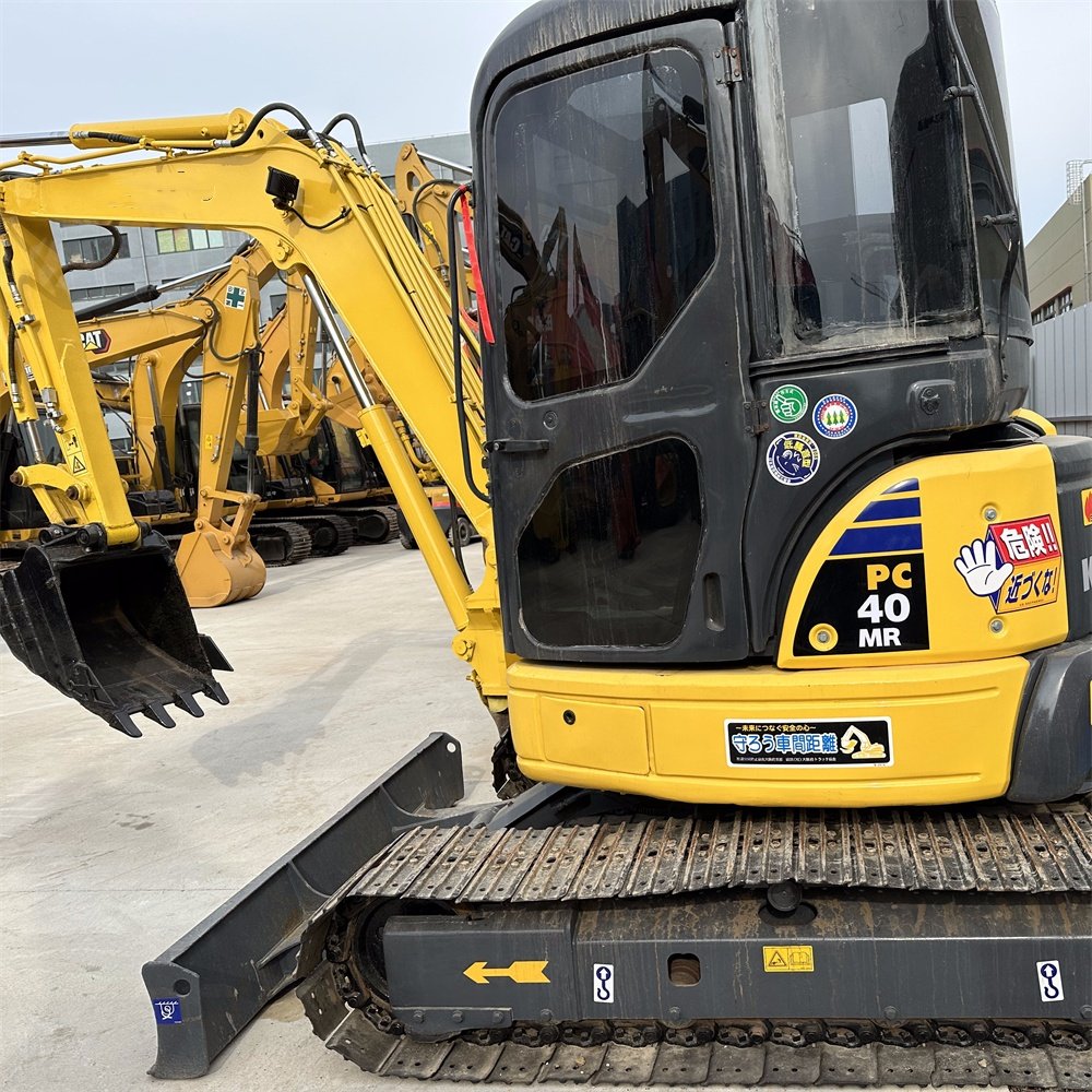 At a loss used komatsu excavator pc40 pc40mr control valve secondhand excavator pc40 pc40mr pc40-7 swing motor for sale