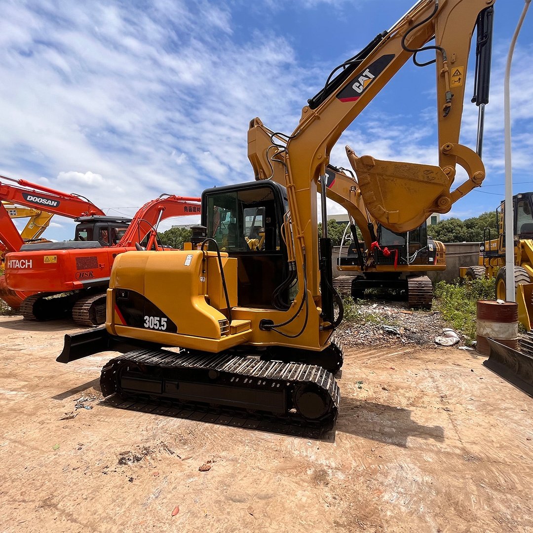 For sale with a limited time offer original used CAT305.5 5.5TON excavator, small digger cat 305 305.5E 305.5E2 5.5 ton