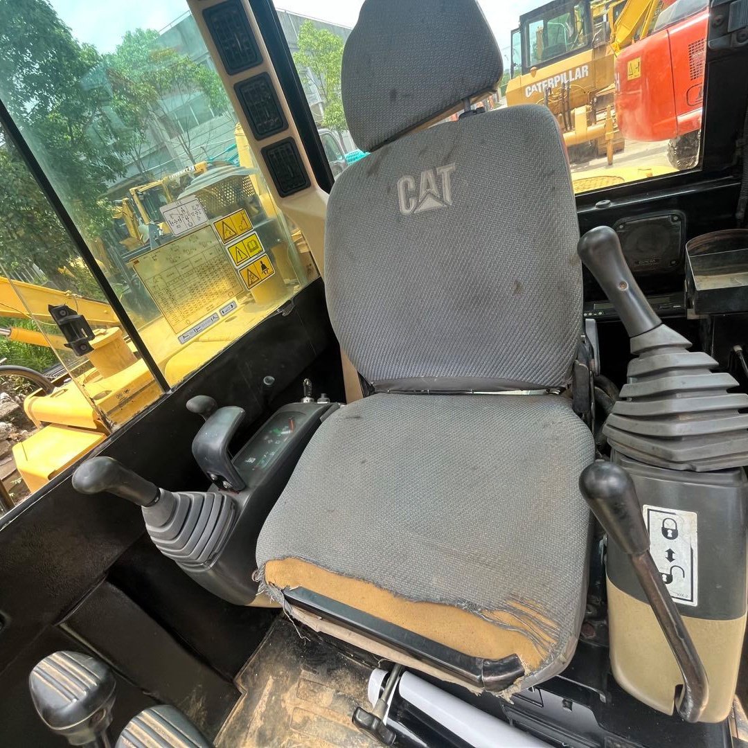 For sale with a limited time offer original used CAT305.5 5.5TON excavator, small digger cat 305 305.5E 305.5E2 5.5 ton