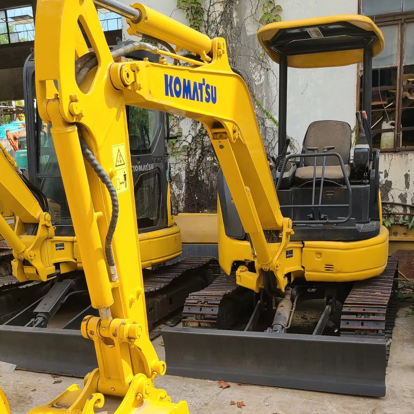 Komatsu PC30 used earthmoving crawler original color Japan 3ton crawler excavator Year 2022 heavy construction machinery