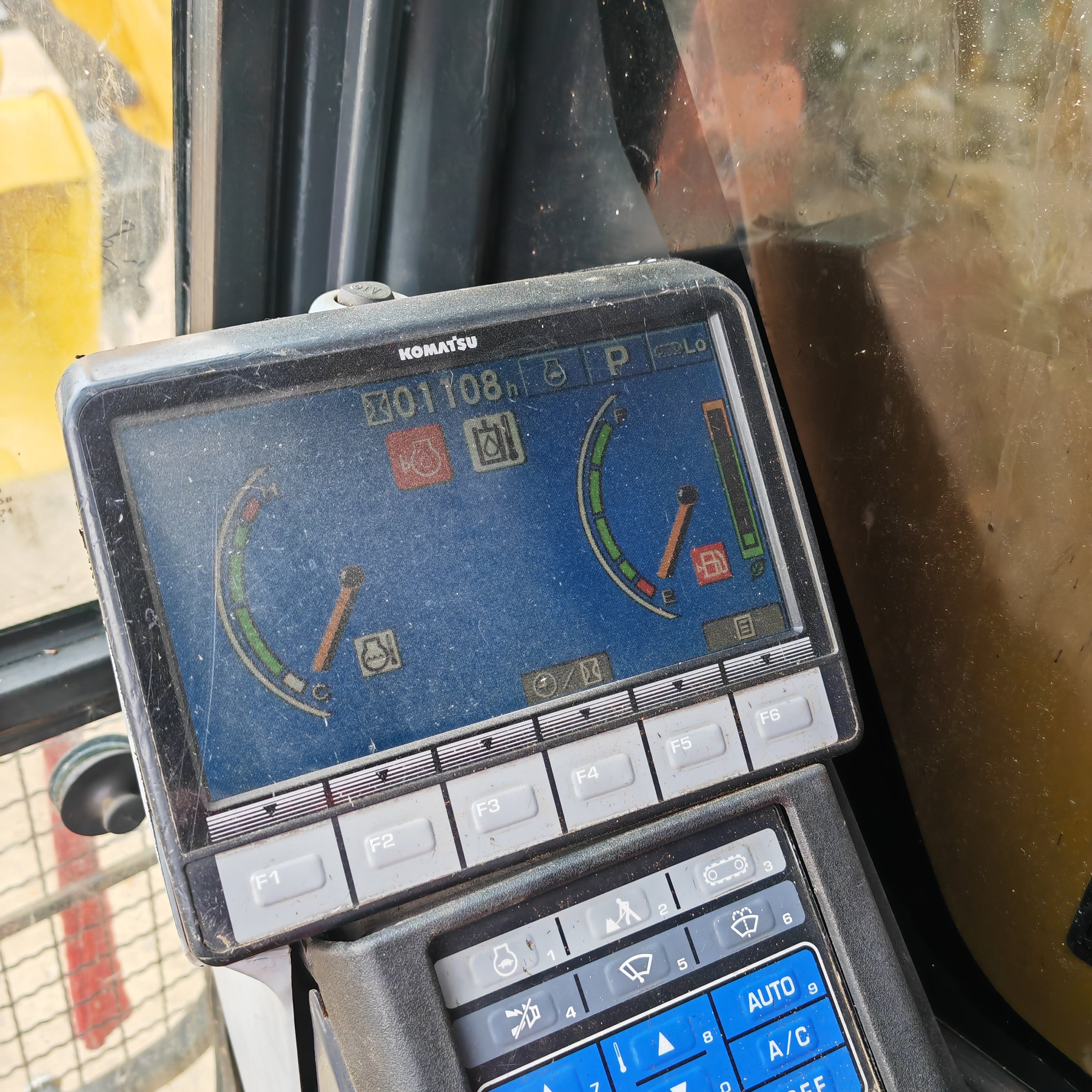 Second hand Japan excavator machine komatsu pc200 excavator used komatsu pc200 japan original
