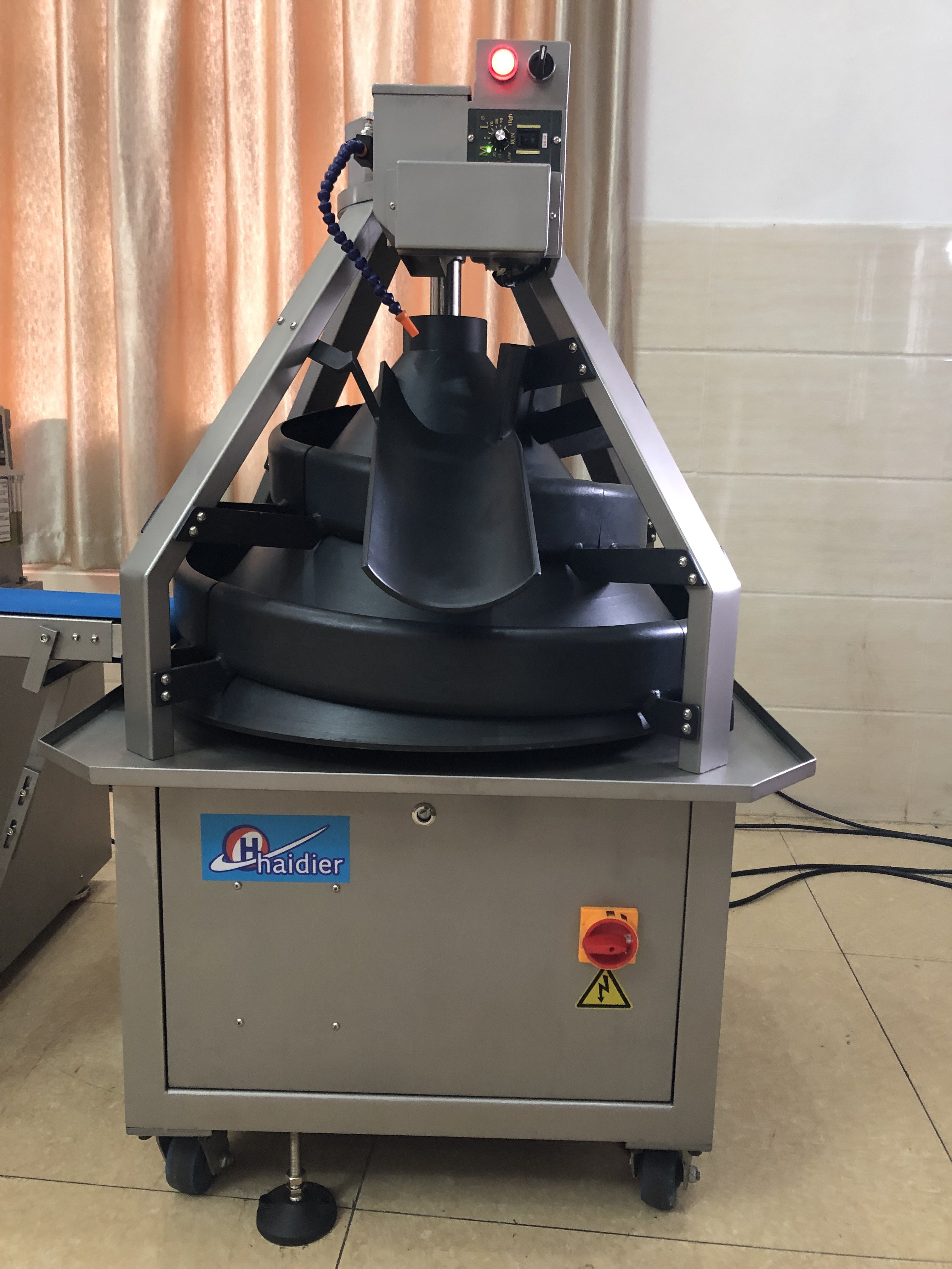 automatic stainless steel soft dough divider and rounder machine for bread sale price