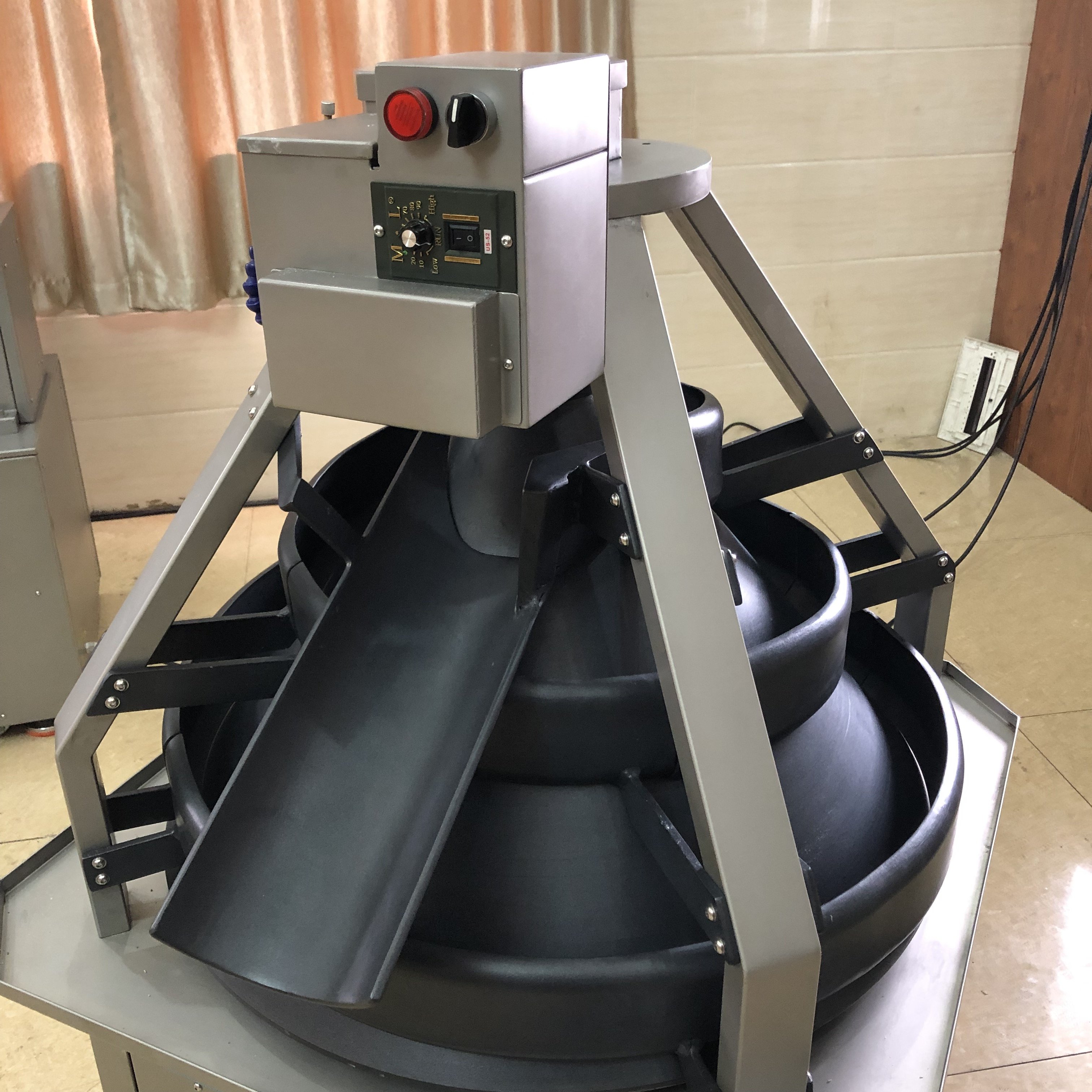 automatic stainless steel soft dough divider and rounder machine for bread sale price