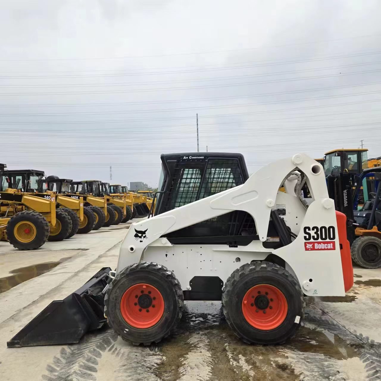 Used Bobcat S300 Skid Steer Loader Low Price S18 S300 T300 High Quality Wheel Loader Machinery for Sale