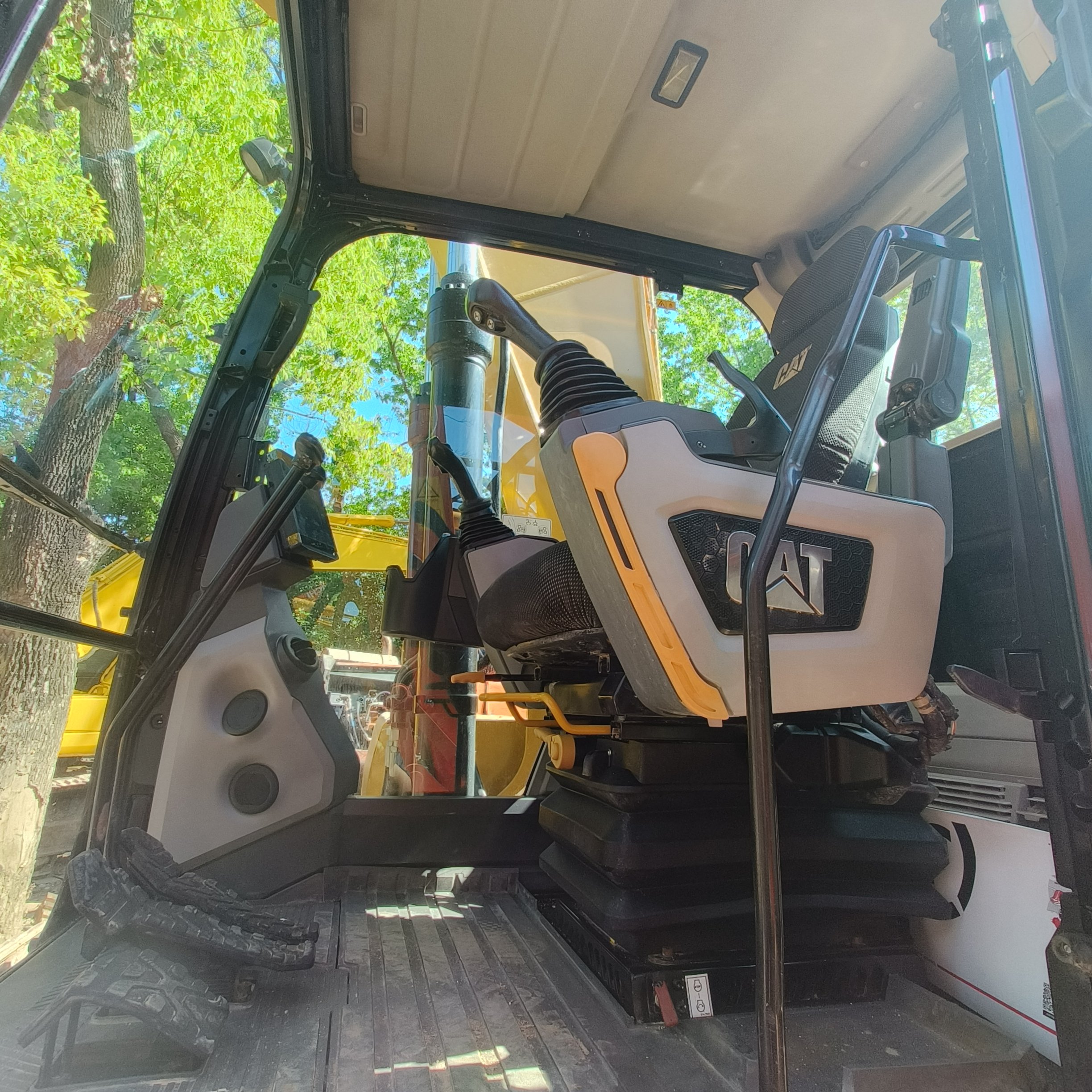Original Paint Caterpillar Used 320D excavator Cat 320 320DL 320GC excavators for sale