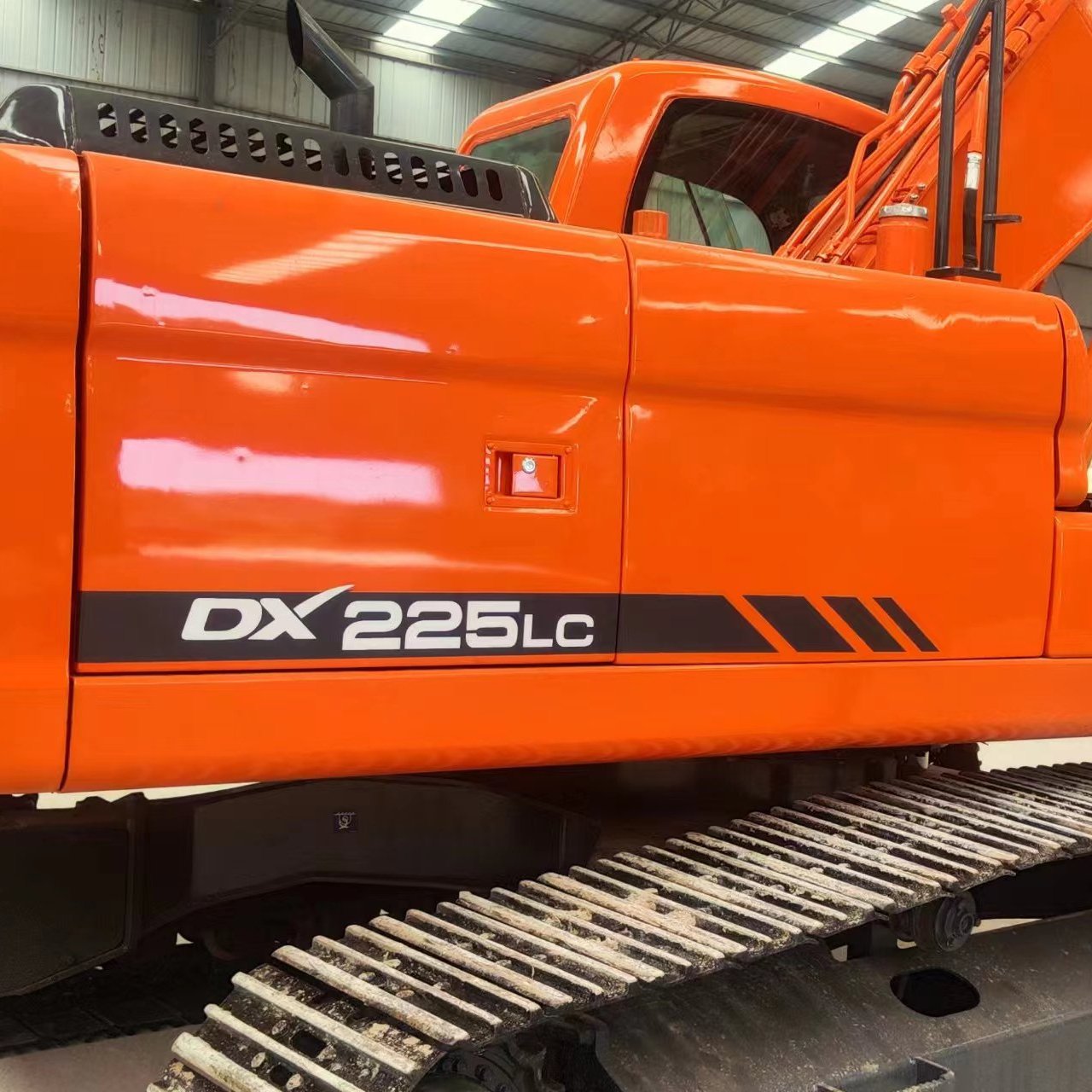 Strong performance, good condition of the machine used original excavator DOOSAN DX225 LC for sale