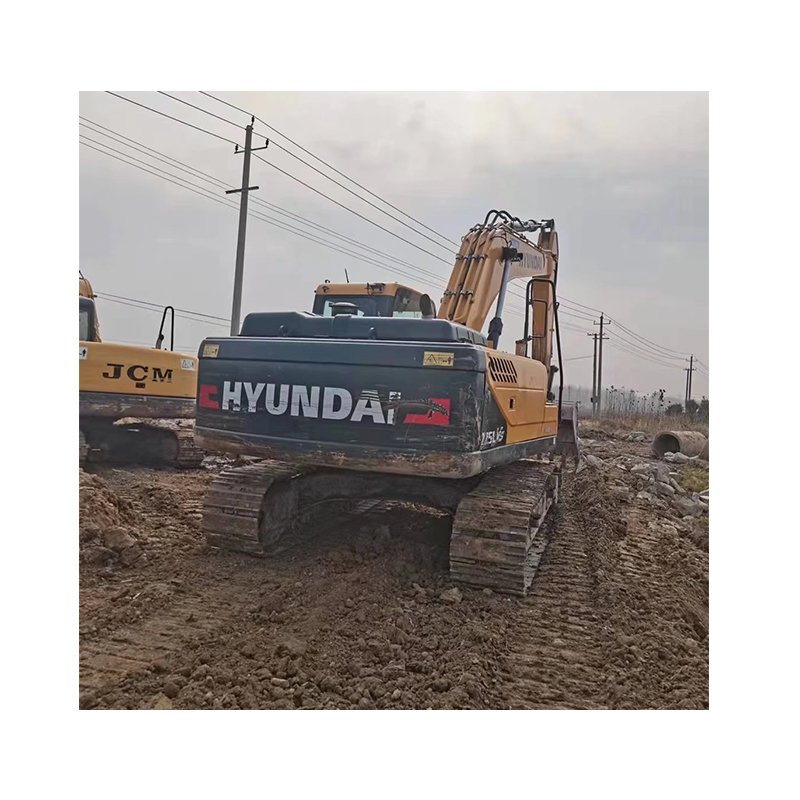 excavation equipment Hyundai 225 crawler excavators construction site machinery digger used excavator