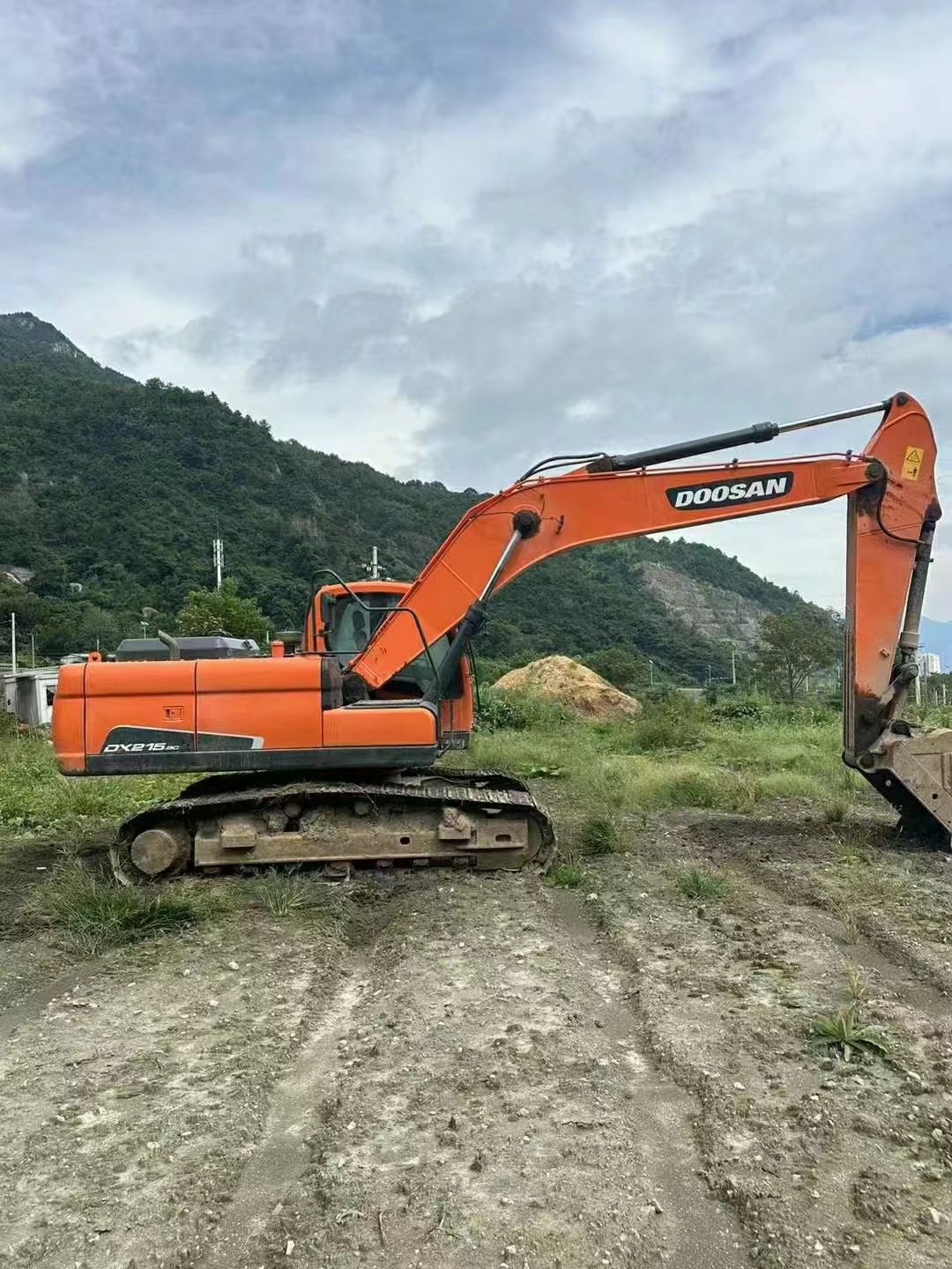 215-9c Excavator Used crawler construction machinery Outdoor site work excavator multi-purpose machine