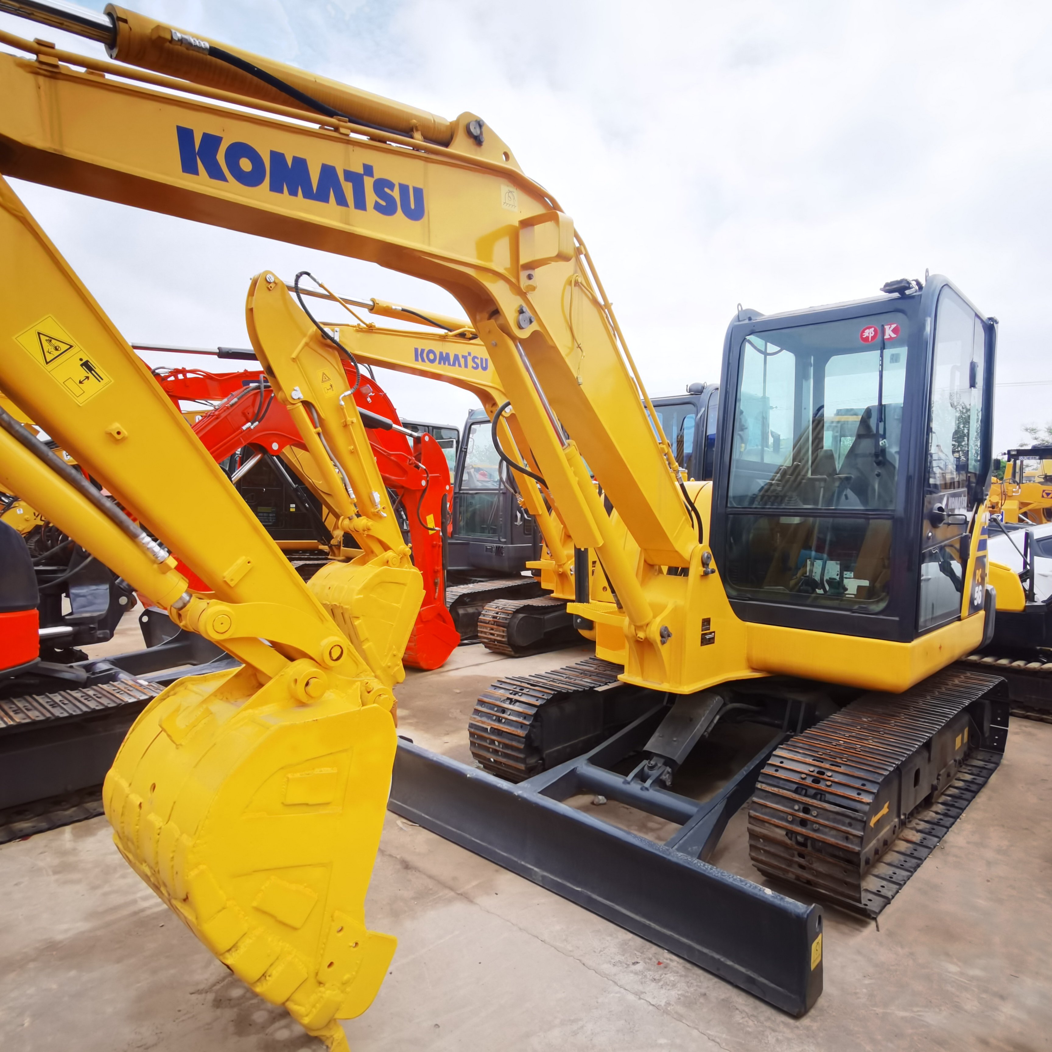 90% New Komatsu PC56-7 & PC56-8 Mini Crawler Excavator 5.3ton Construction Machinery Hot Sale