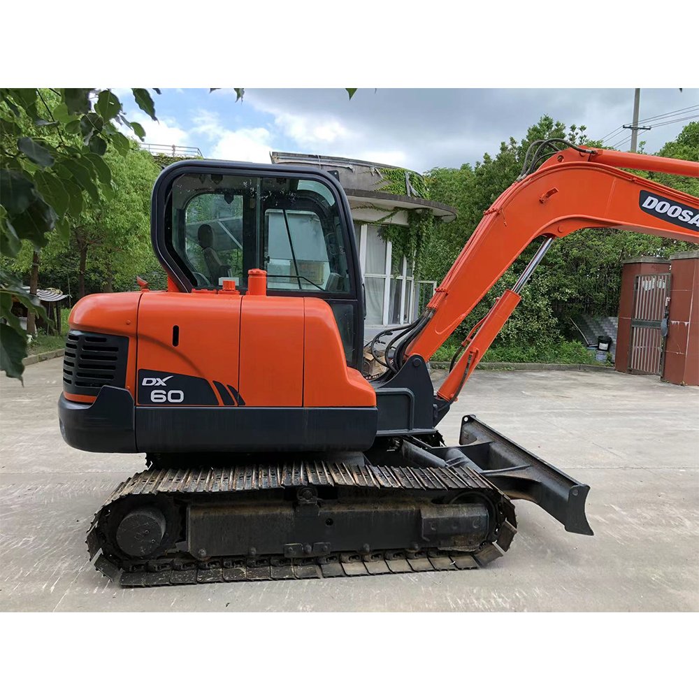 Mini Used Excavator Japan DOOSAN DX60 mini digger machine welcome come to shanghai with low price