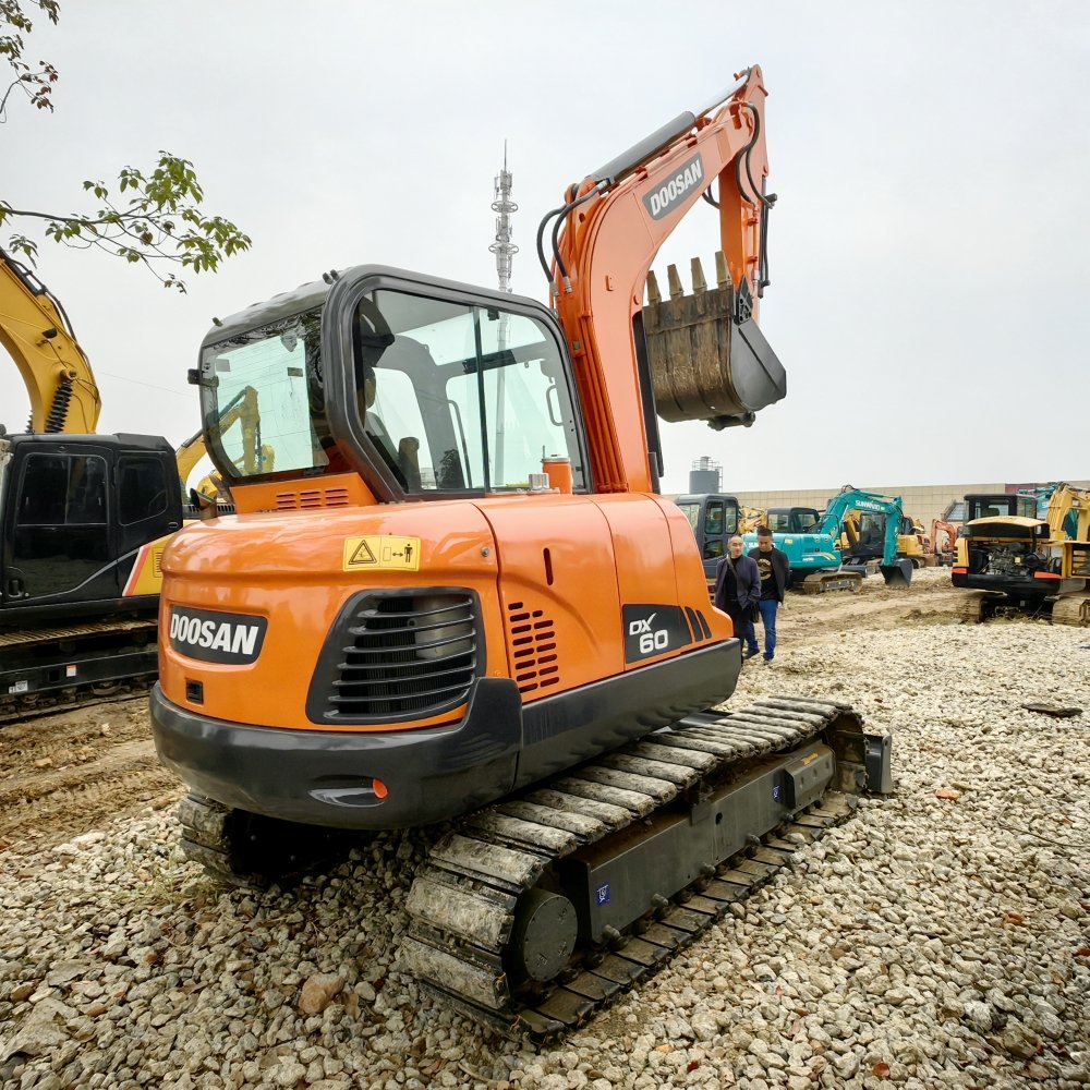 Good Condition Original Used Doosan DX60 6 Tons Crawler Used Mini Excavator Doosan Excavator For Sale DX60-9C DX55 DX215 DX225
