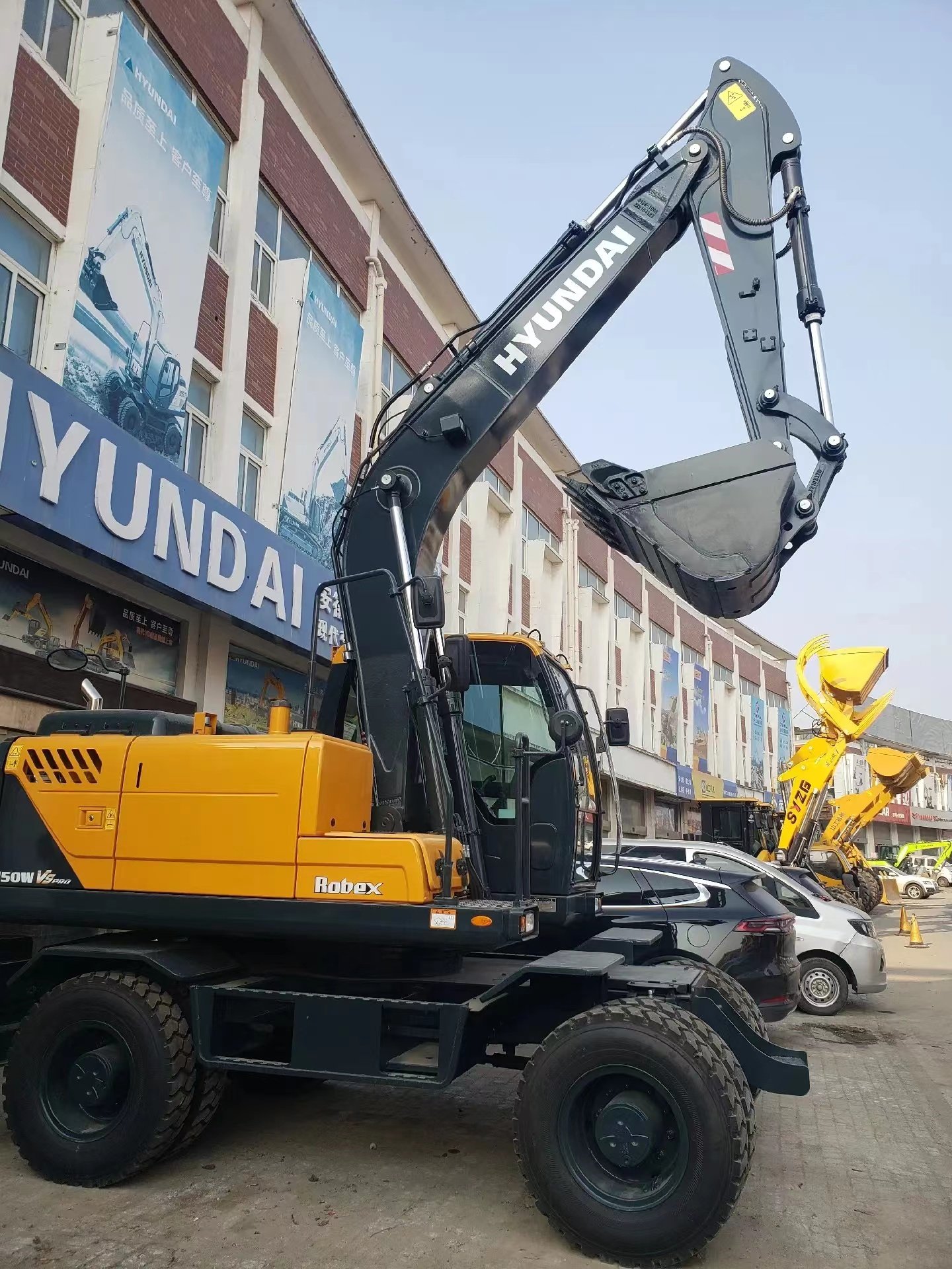 Hyundai Hw150 Used Mini Excavators for Industrial Construction Machinery Wheel Excavators for Industrial Use