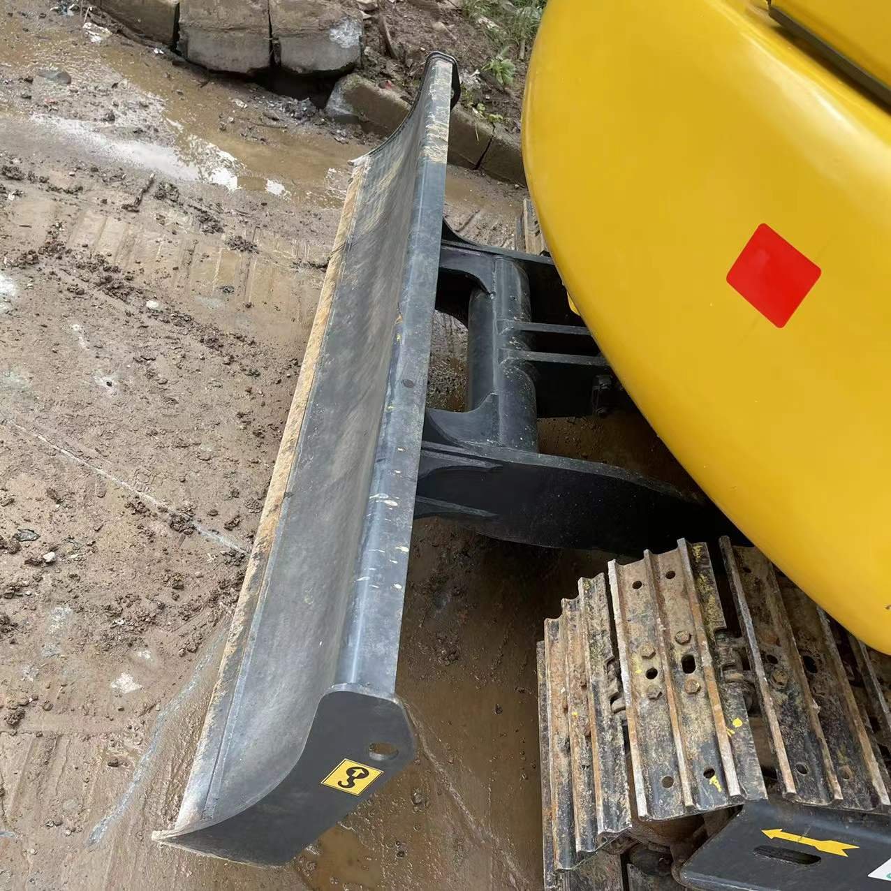 Used hydraulic crawler excavator PC70, in good condition, with EPA and CE certification, affordable price, 7-ton machine