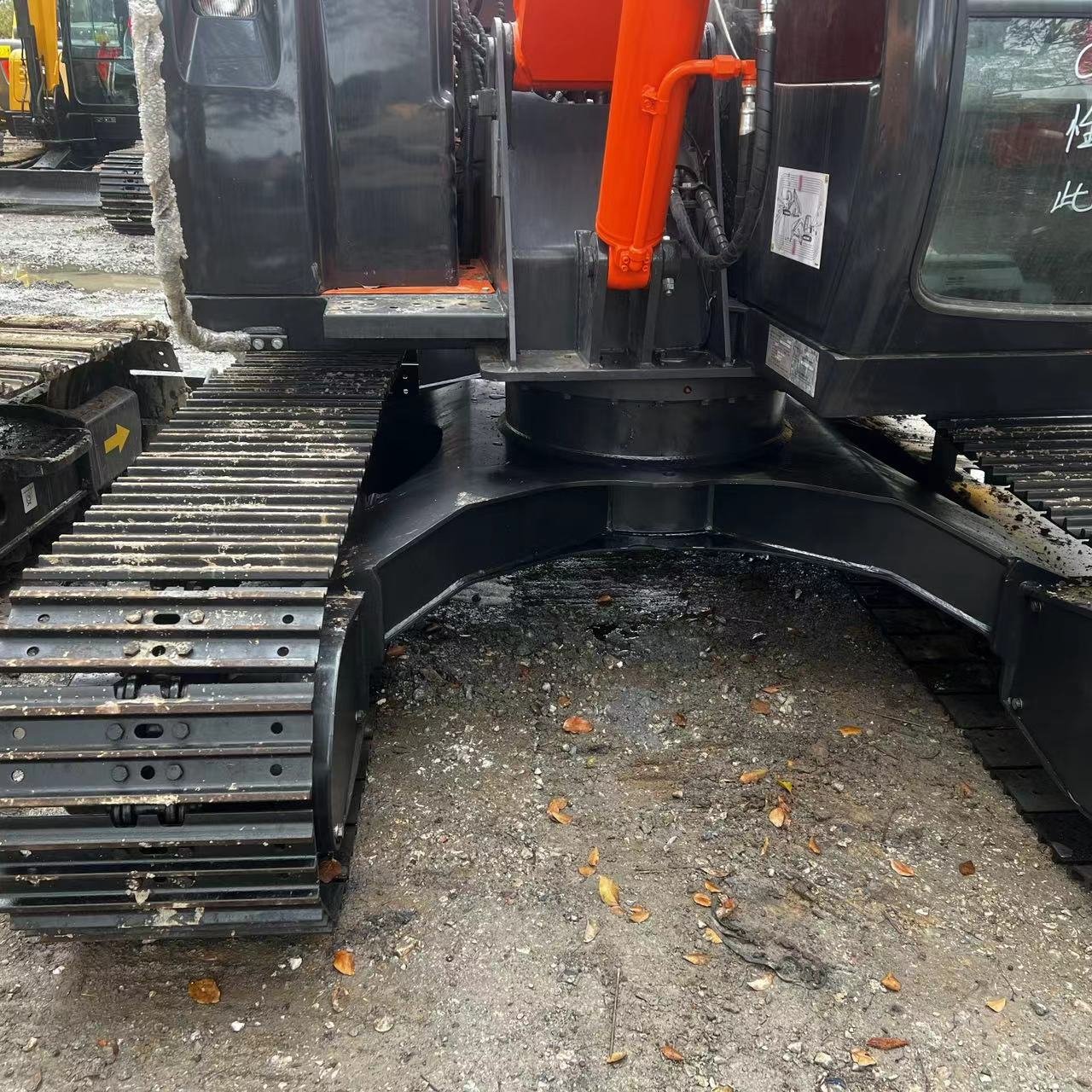 Small used excavators in good working condition HITACHI ZX70 from Japan with suitable prices available for sale with EPA and CE