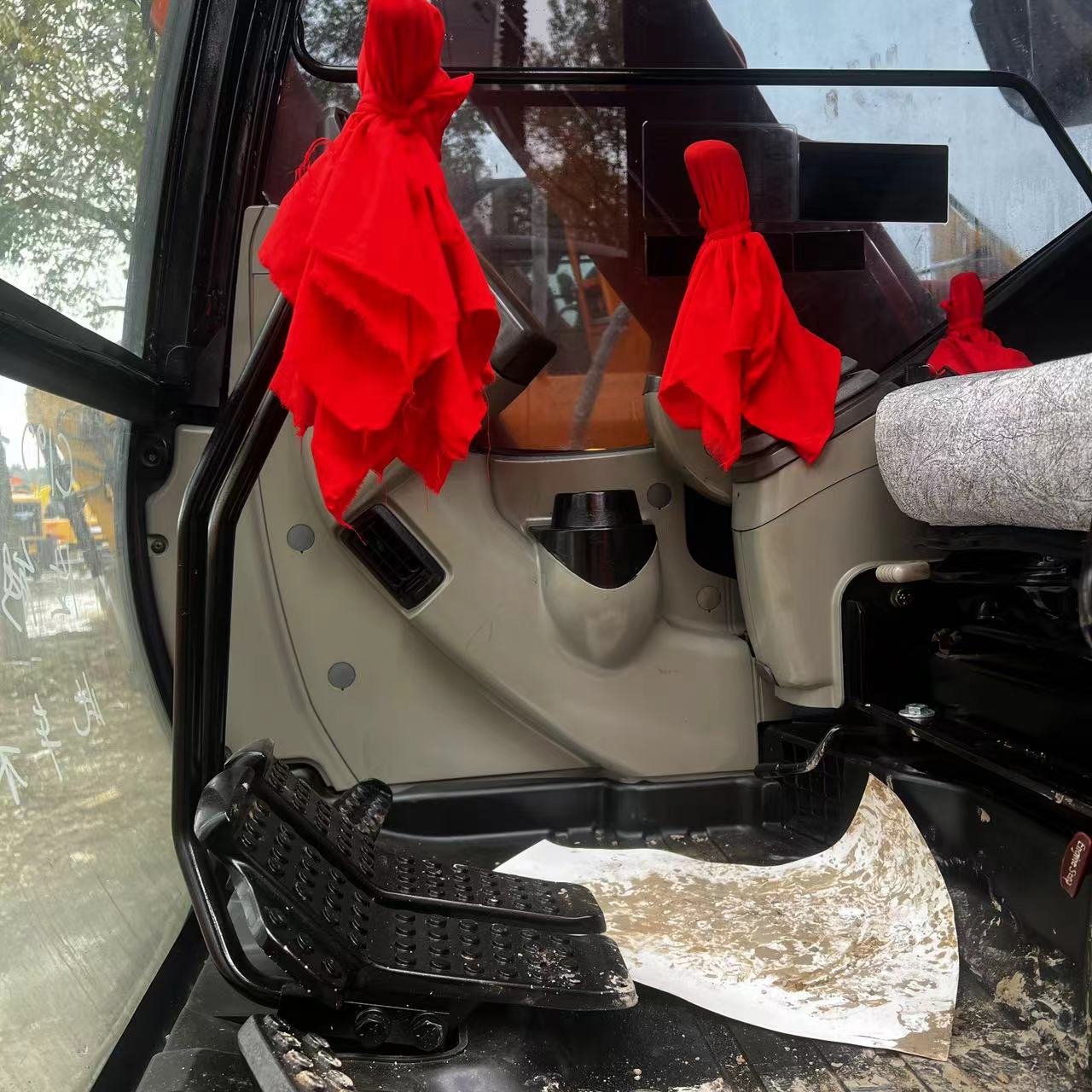 Small used excavators in good working condition HITACHI ZX70 from Japan with suitable prices available for sale with EPA and CE