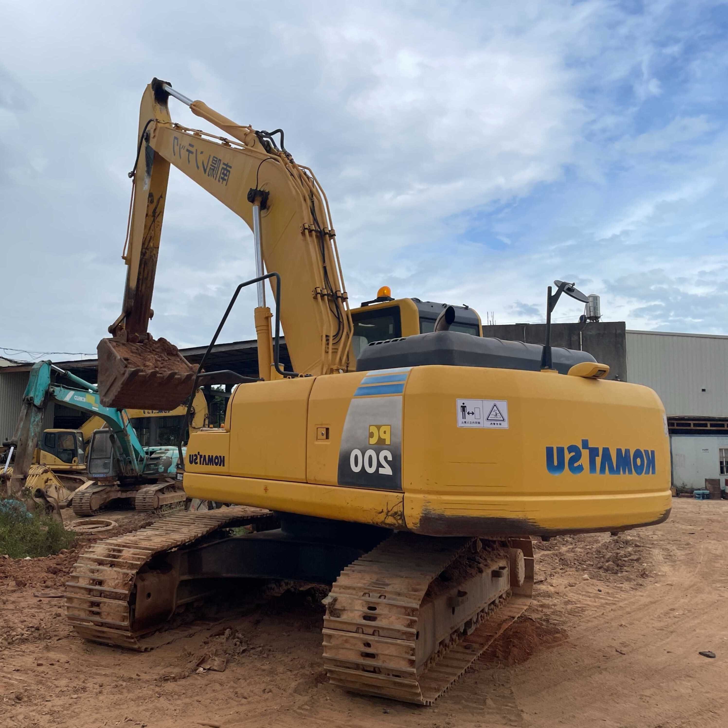 95% new used komatsu pc200-8 excavator second hand original japan with good condition PC 200 200-8 low price and good quality