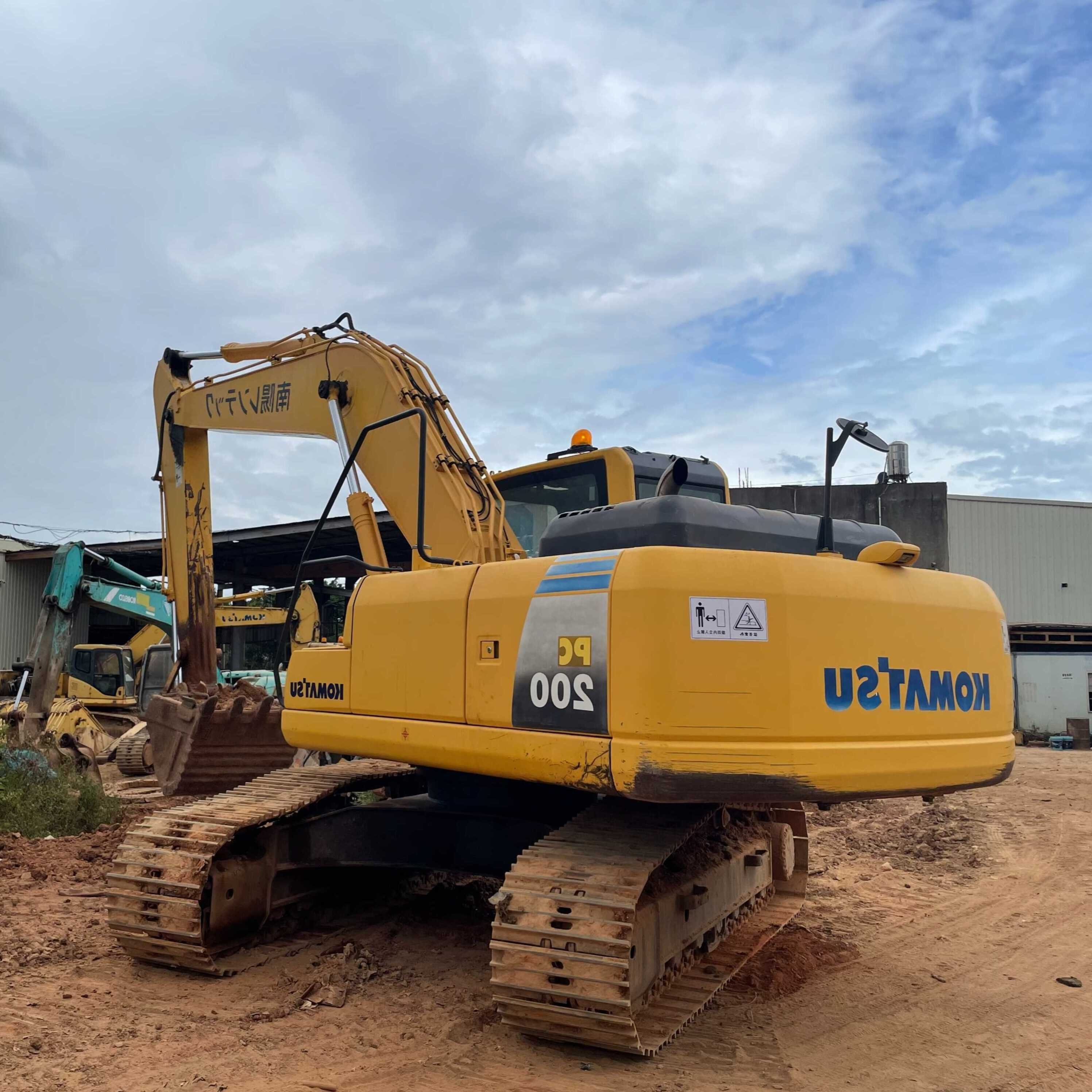 95% new used komatsu pc200-8 excavator second hand original japan with good condition PC 200 200-8 low price and good quality