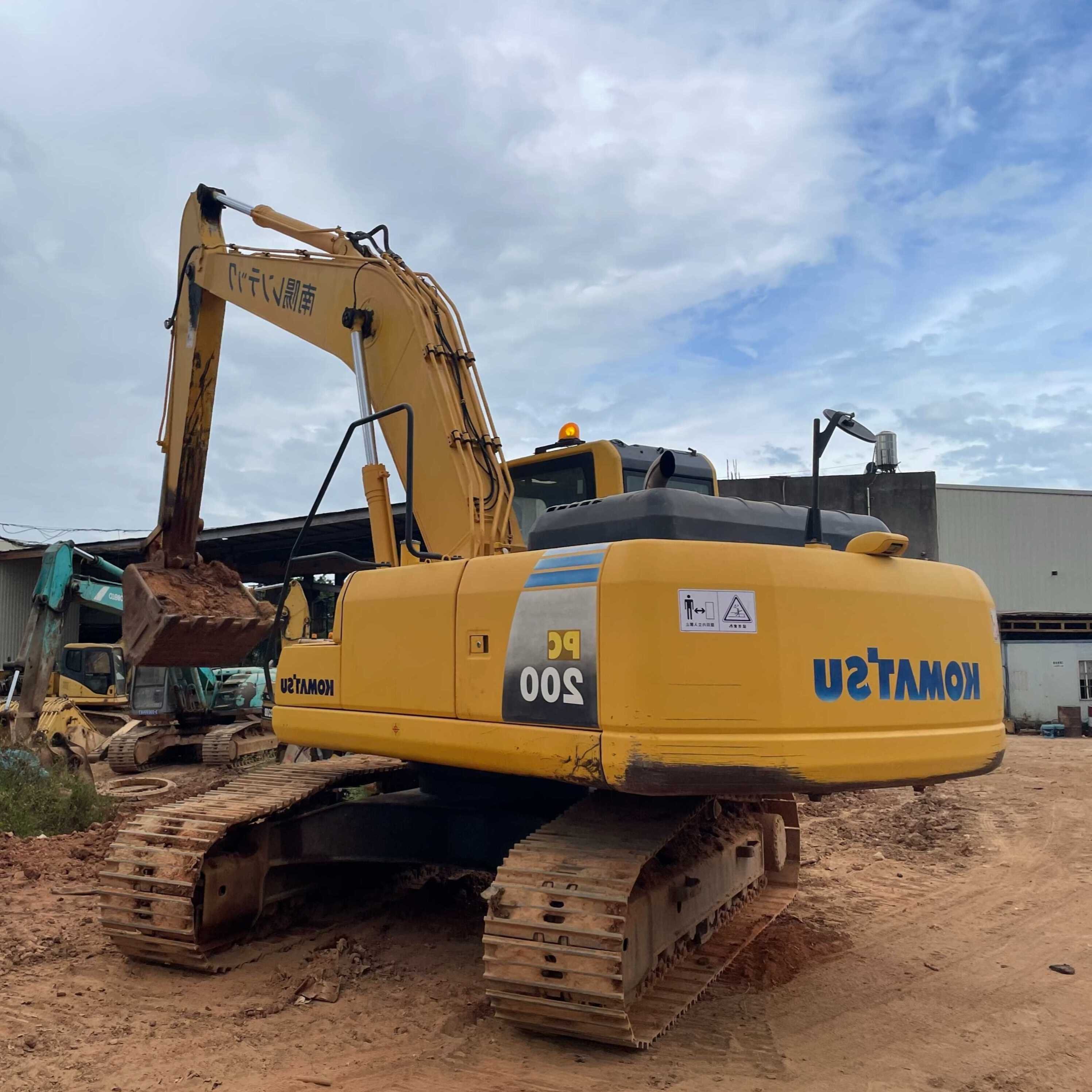 95% new used komatsu pc200-8 excavator second hand original japan with good condition PC 200 200-8 low price and good quality